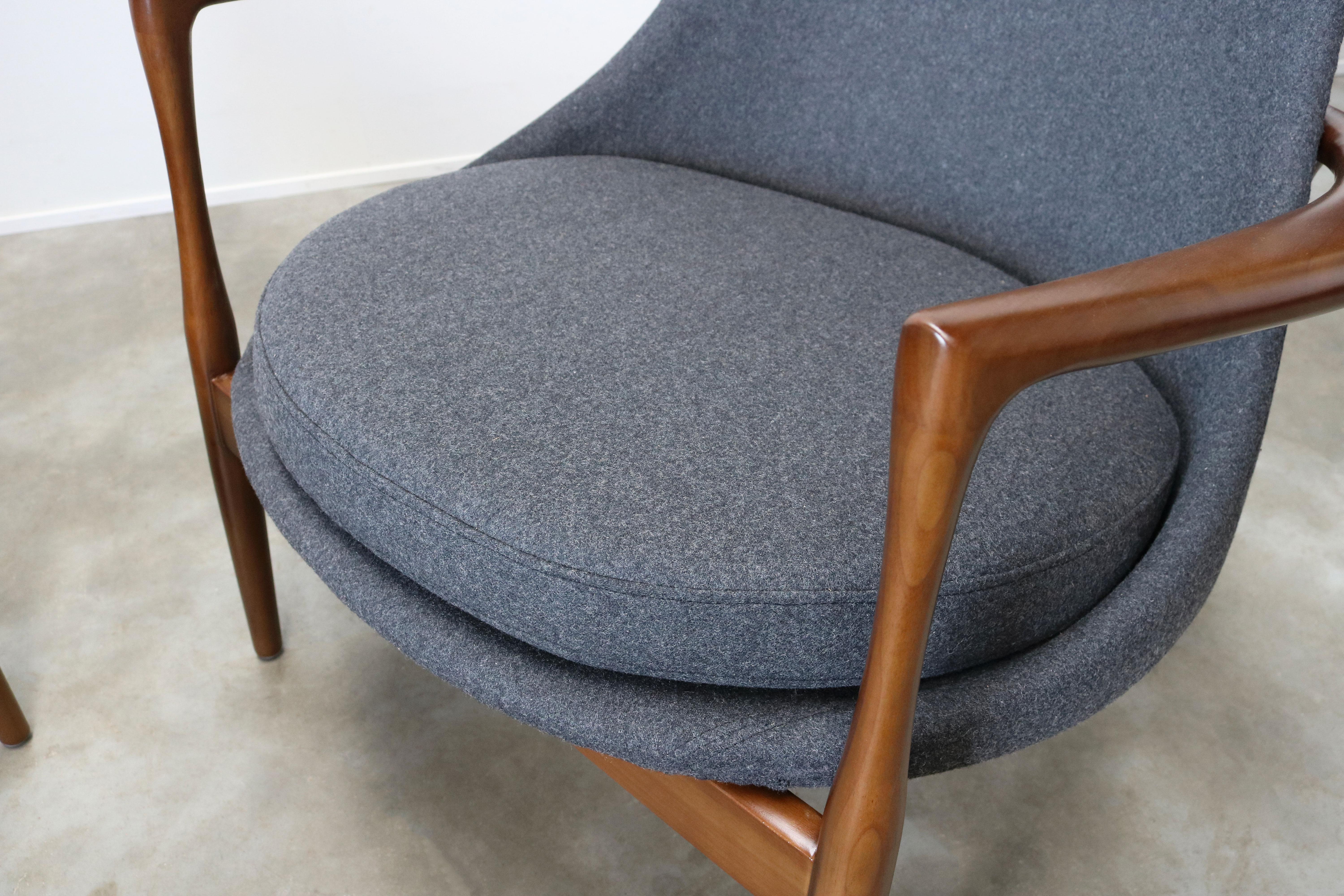 Mid-20th Century 1 of 2 Danish Design Style 1950 New Modern Lounge Chair Walnut Grey Cashmere