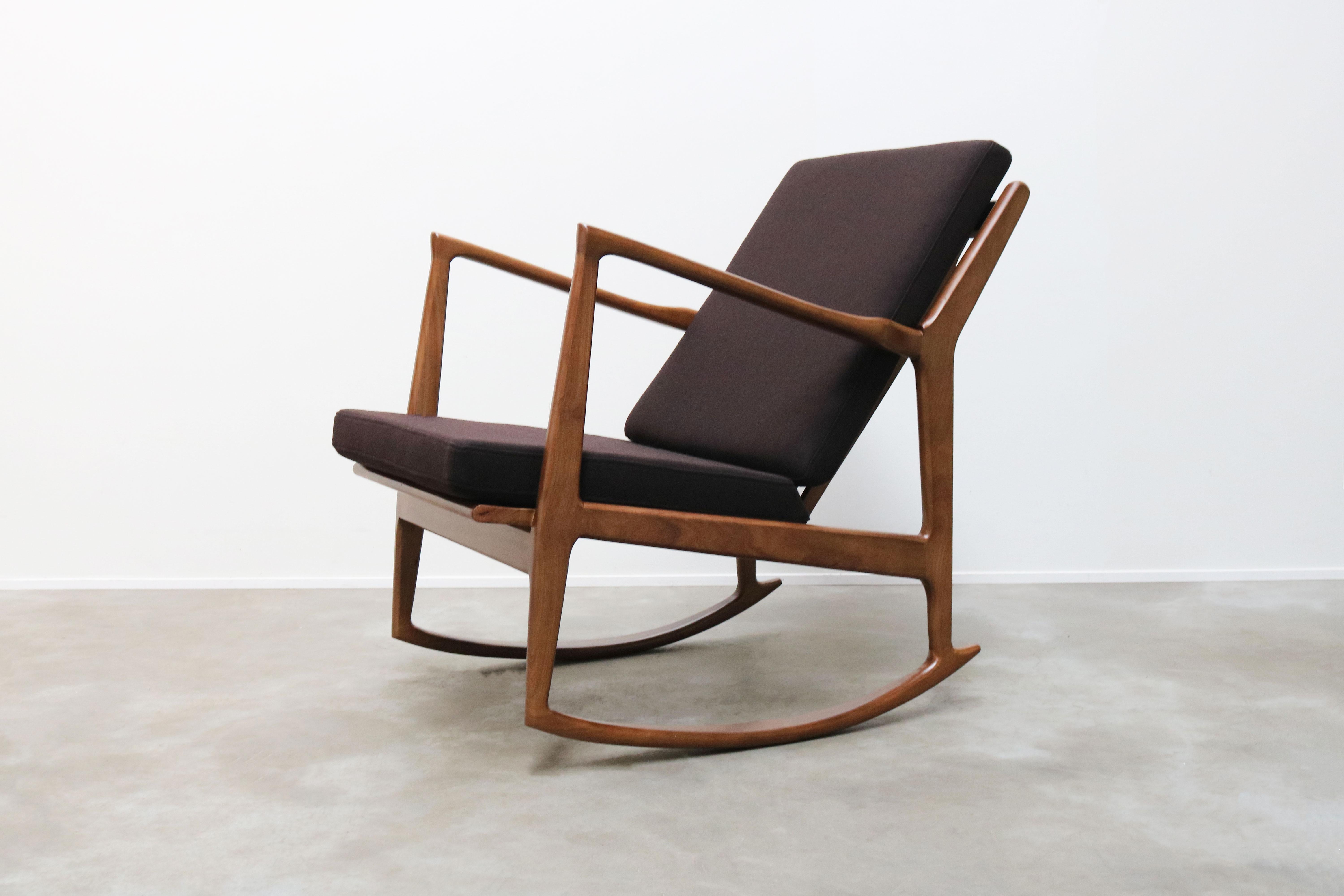 Mid-Century Modern 1 of 2 Danish Design Style 1950 New Modern Rocking Chair Walnut Brown Cashmere For Sale