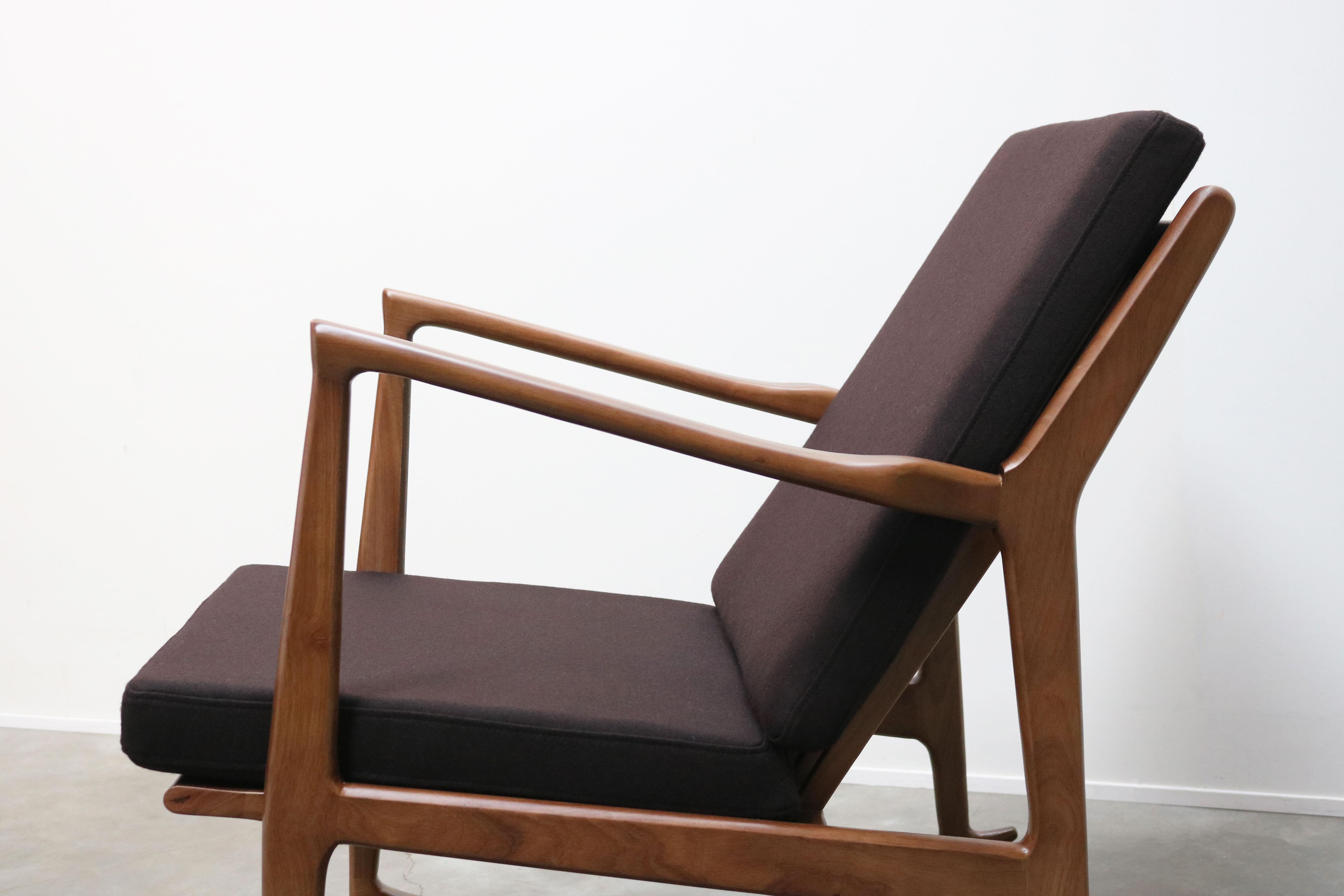 Dutch 1 of 2 Danish Design Style 1950 New Modern Rocking Chair Walnut Brown Cashmere For Sale