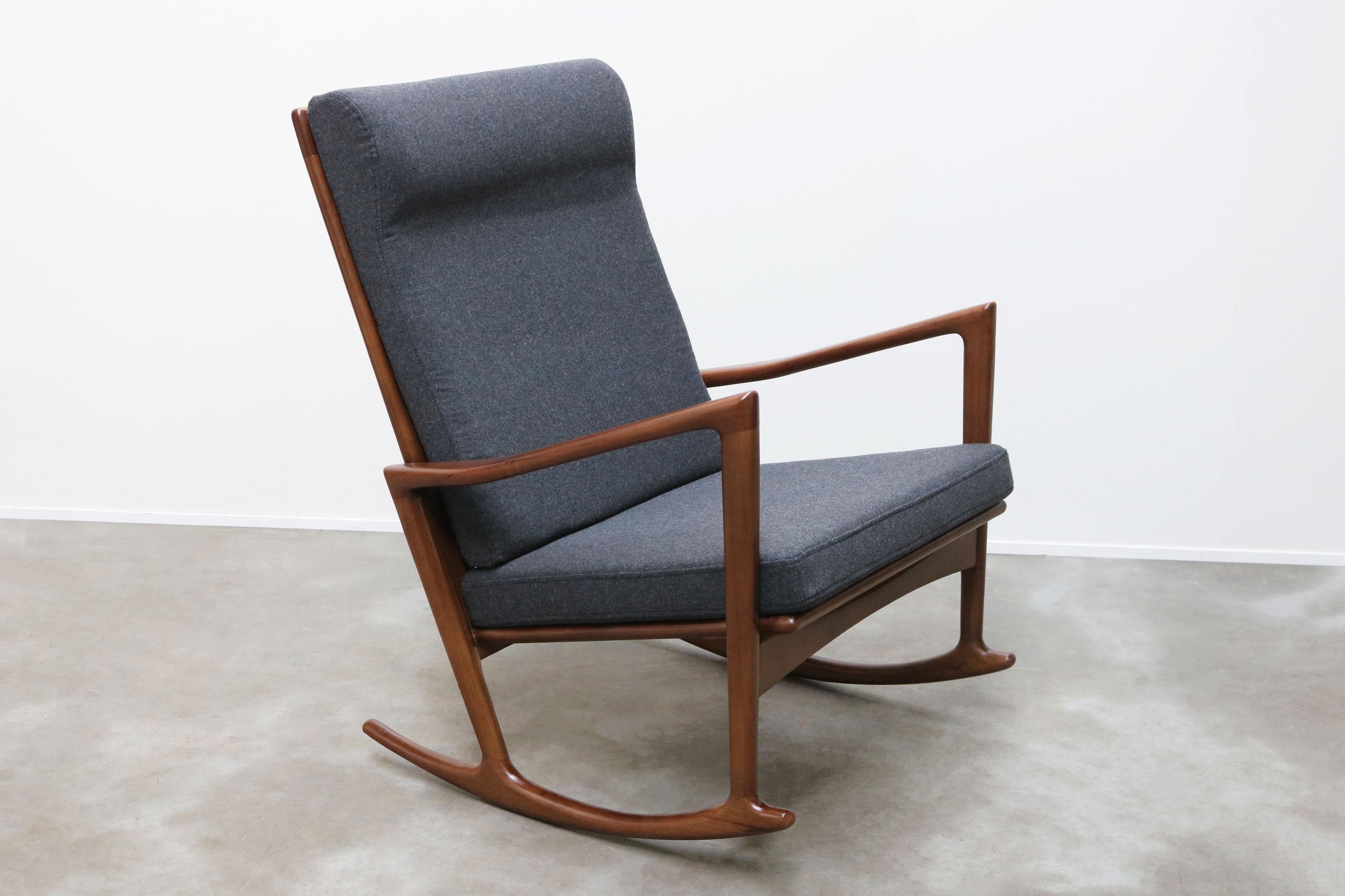 Mid-Century Modern 1 of 2 Danish Design Style 1950 New Modern Rocking Chair Walnut Grey Cashmere 