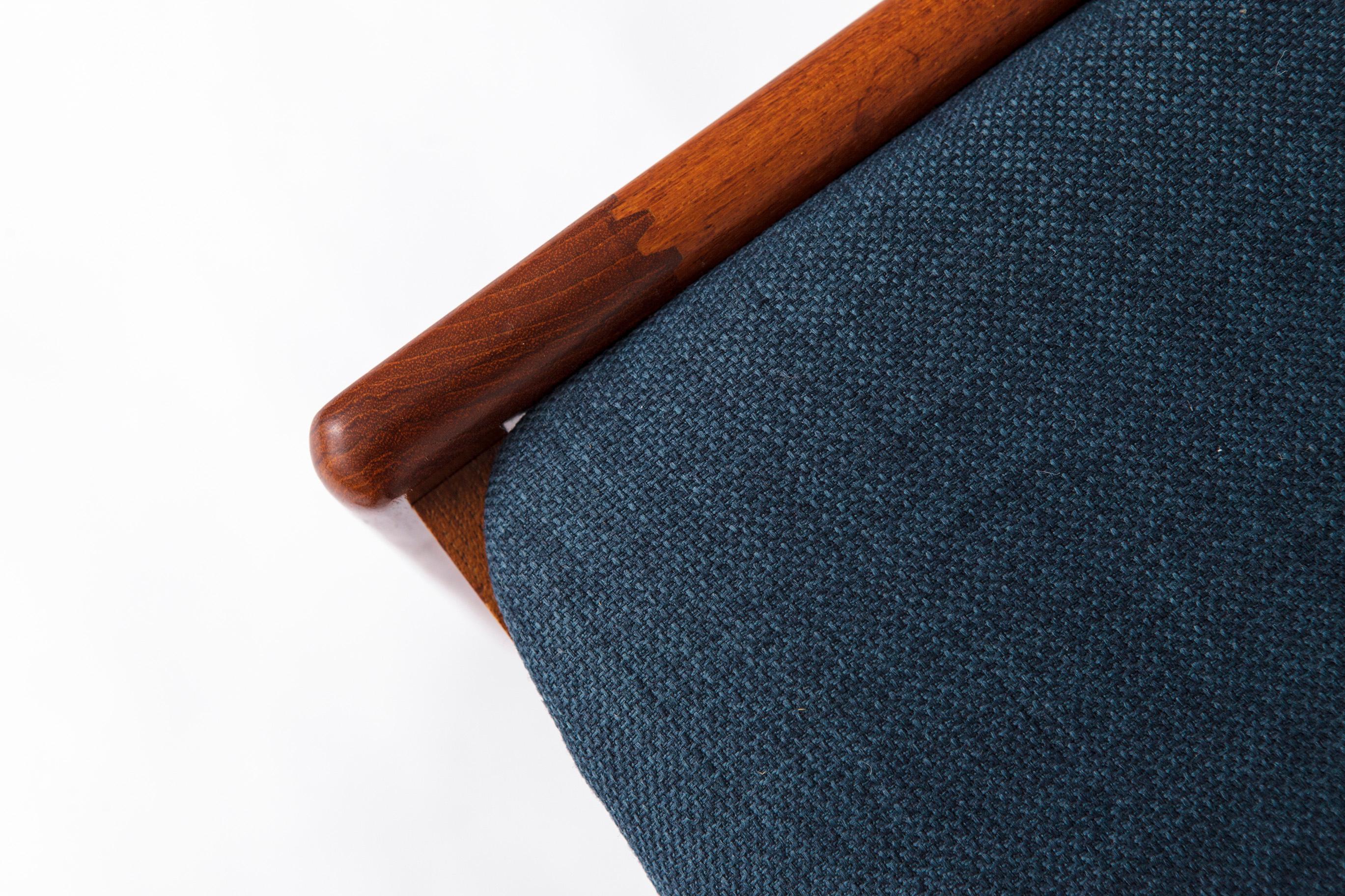 Mid-Century moderno 1 di 8 Sedie danesi in legno di teak di Johannes Andersen Uldum Møbelfabrik anni '60 in vendita