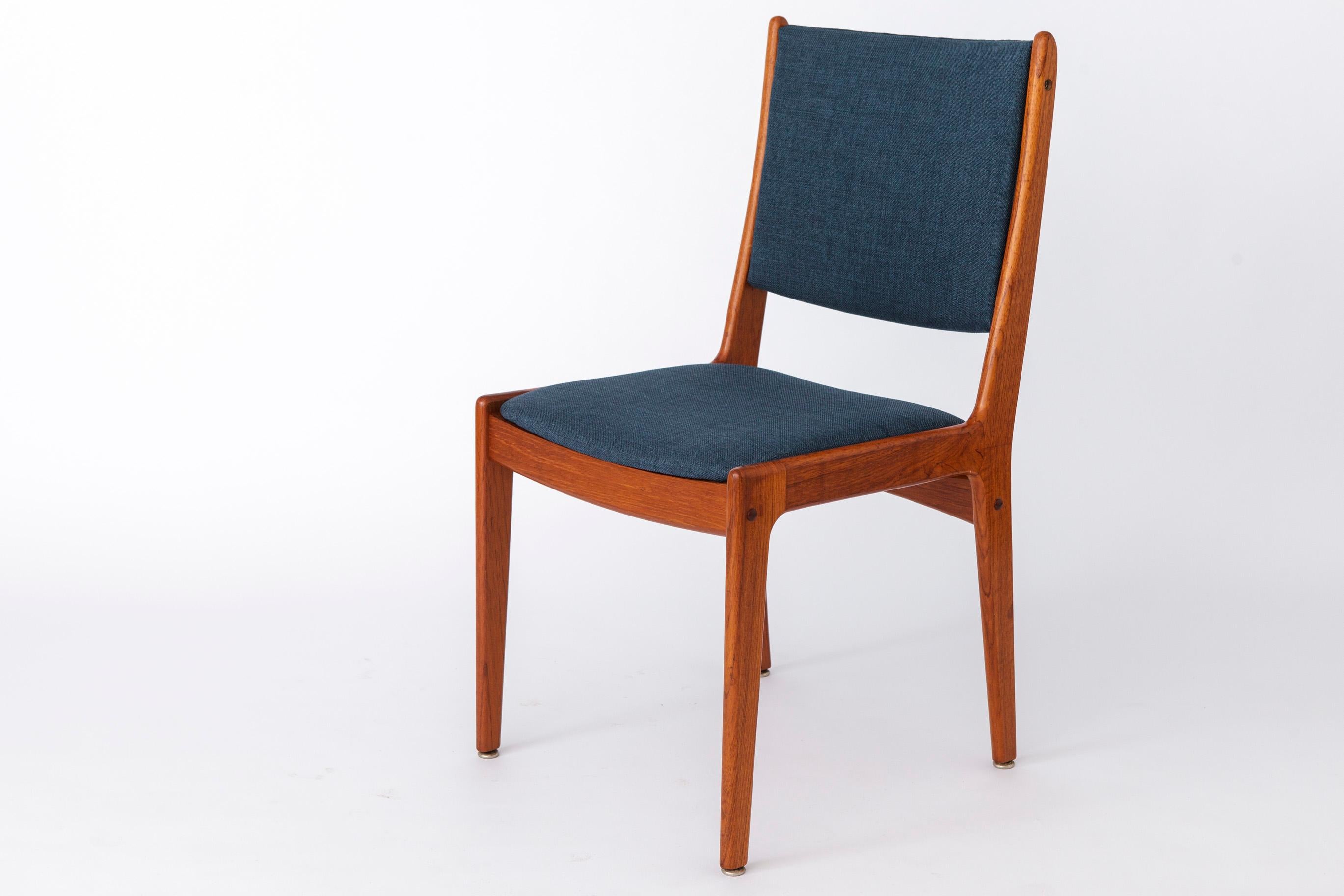 Danese 1 di 8 Sedie danesi in legno di teak di Johannes Andersen Uldum Møbelfabrik anni '60 in vendita