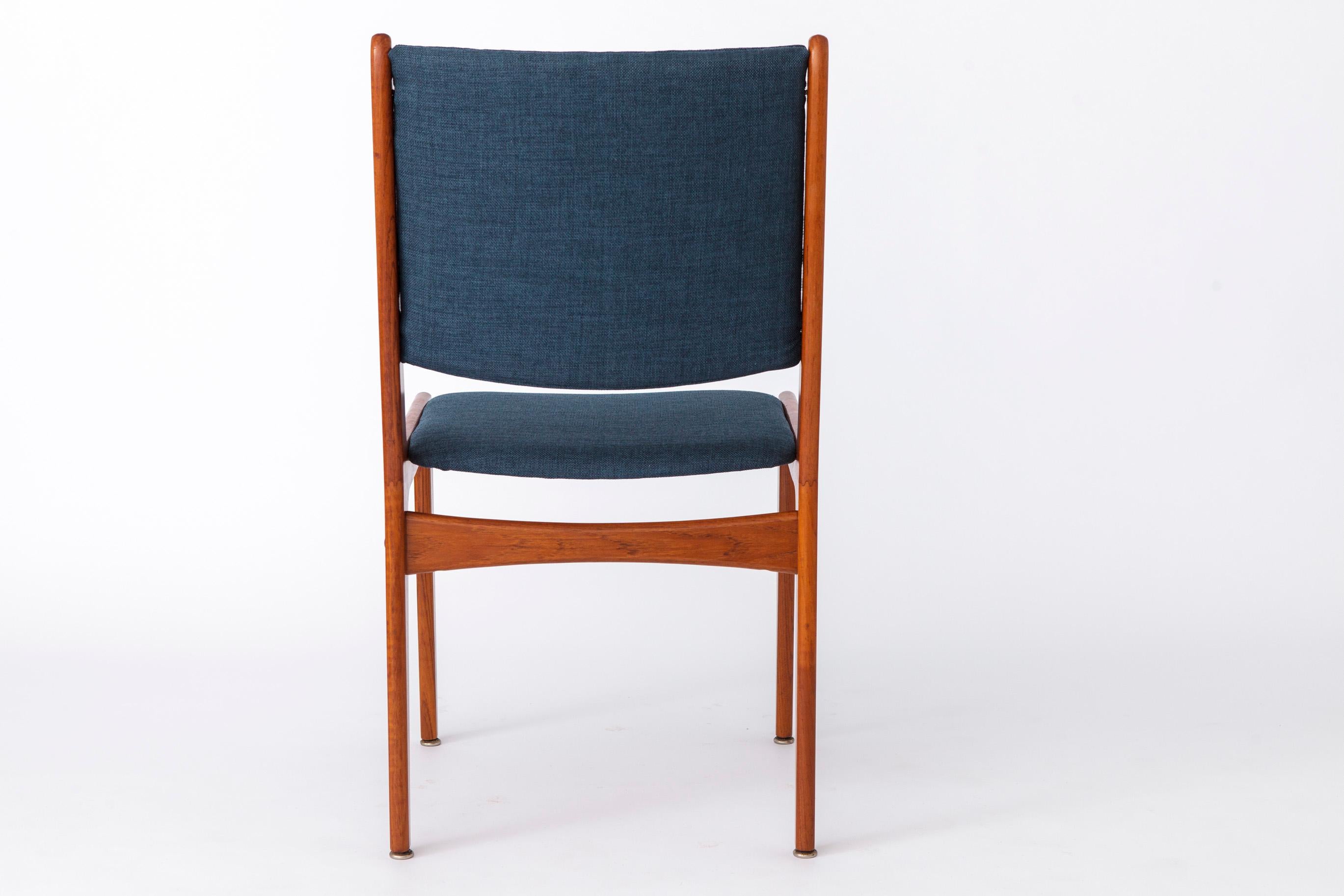 Teak 1 di 8 Sedie danesi in legno di teak di Johannes Andersen Uldum Møbelfabrik anni '60 in vendita