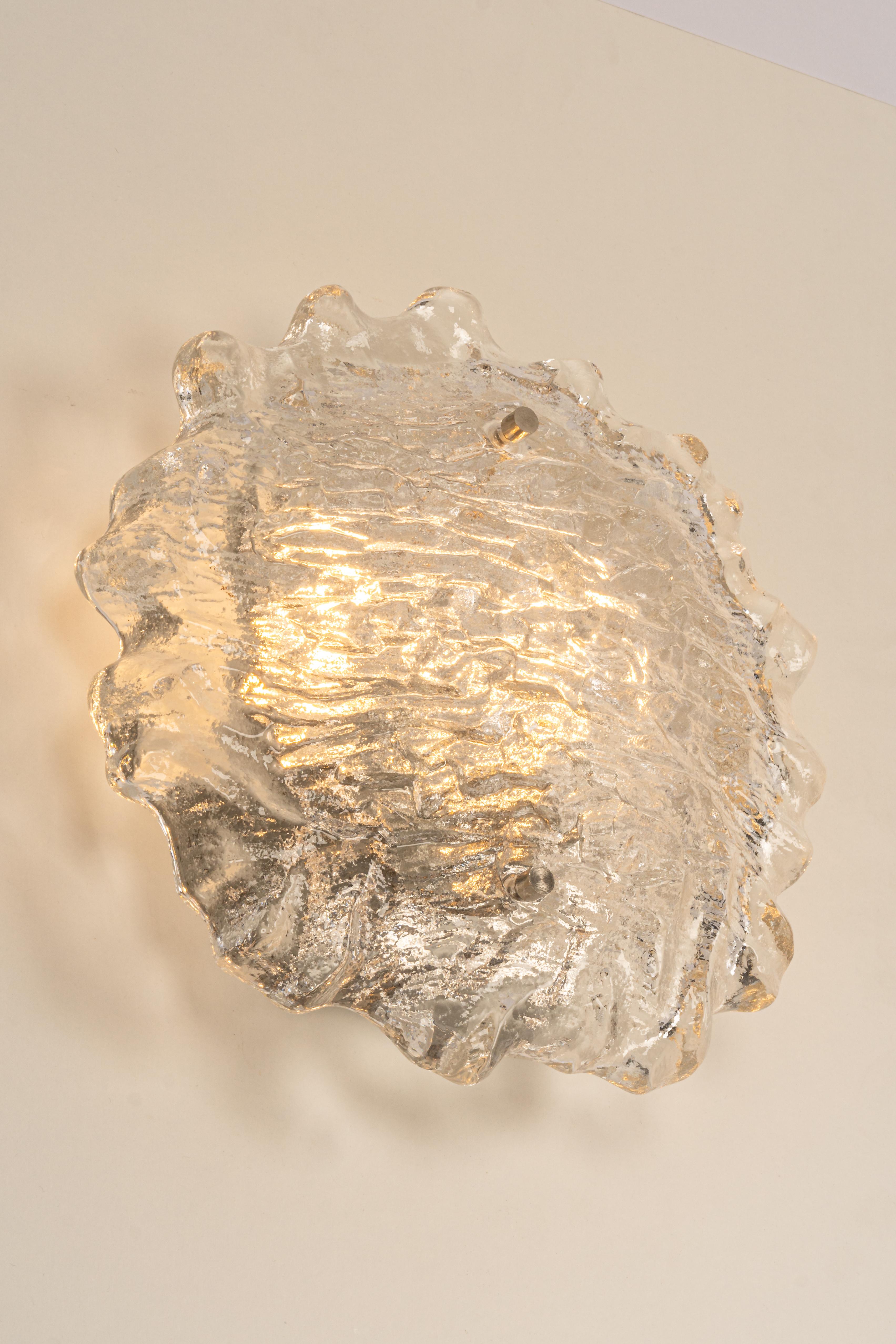 Exklusive Sputnik-Wandleuchte aus Kristallglas von Peil & Putzler, Deutschland, 1970er Jahre 
Wunderbarer Lichteffekt.
Äußerst selten!

Hochwertig und in sehr gutem Zustand. Gereinigt, gut verkabelt und einsatzbereit. 

Jede Leuchte benötigt 2