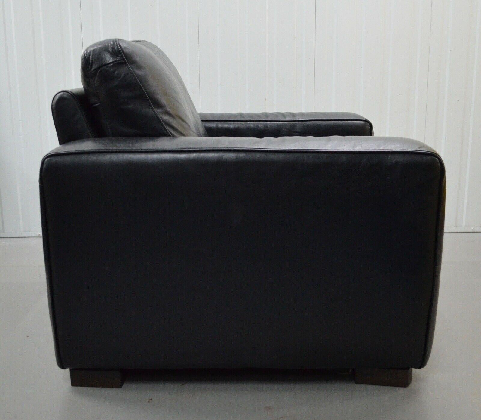 1 of 2 FINE NATUZZI BLACK LEATHER TWO SEATER SOFAS MATCING ARMCHAIR AVAILABLE For Sale 1