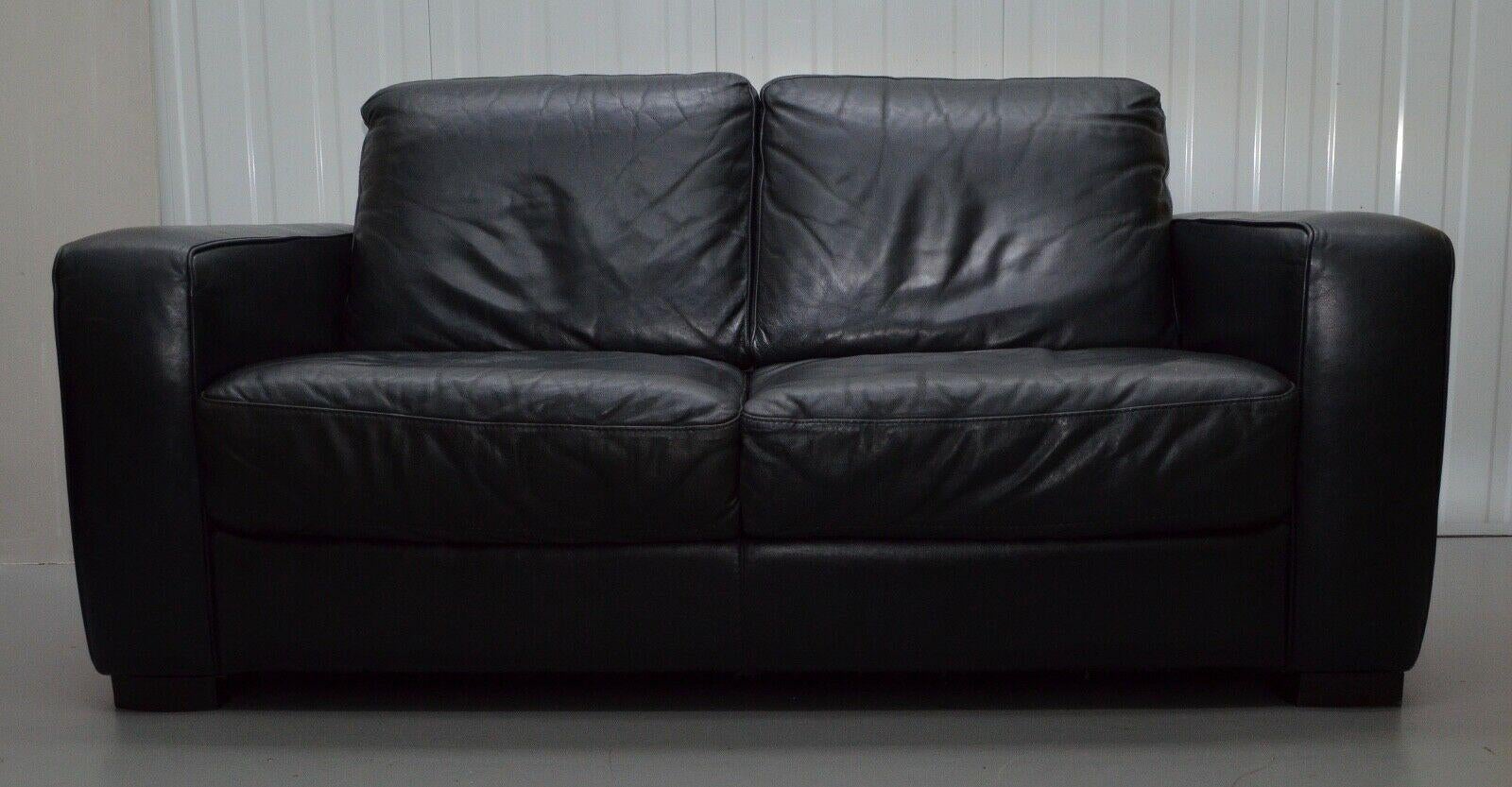 Art Deco 1 of 2 FINE NATUZZI BLACK LEATHER TWO SEATER SOFAS MATCING ARMCHAIR AVAILABLE For Sale