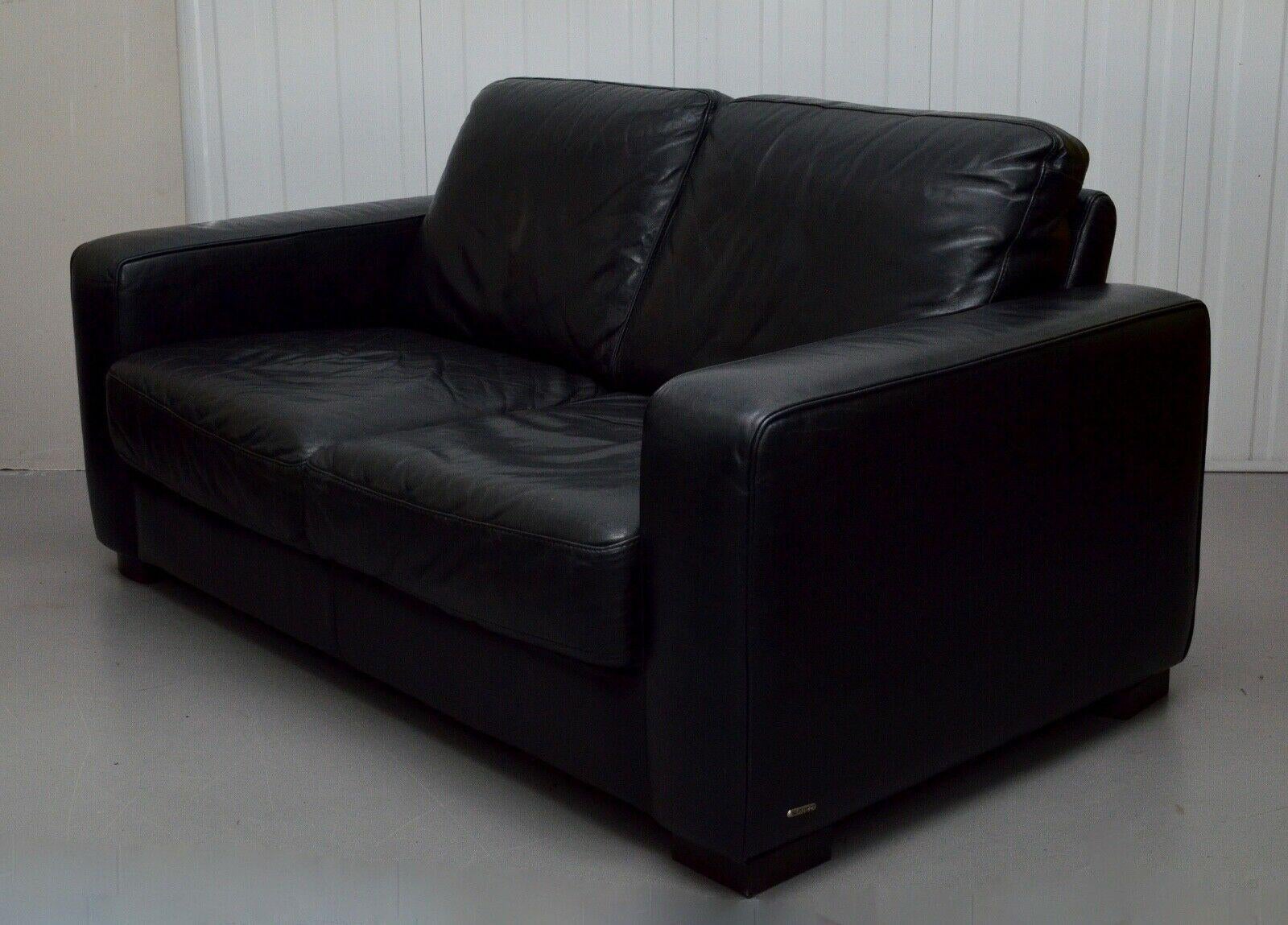 1 von 2 FINE NATUZZI BLACK LEATHER TWO SEATER SOFAS MATCING ARMCHAIR AVAILABLE im Angebot 2