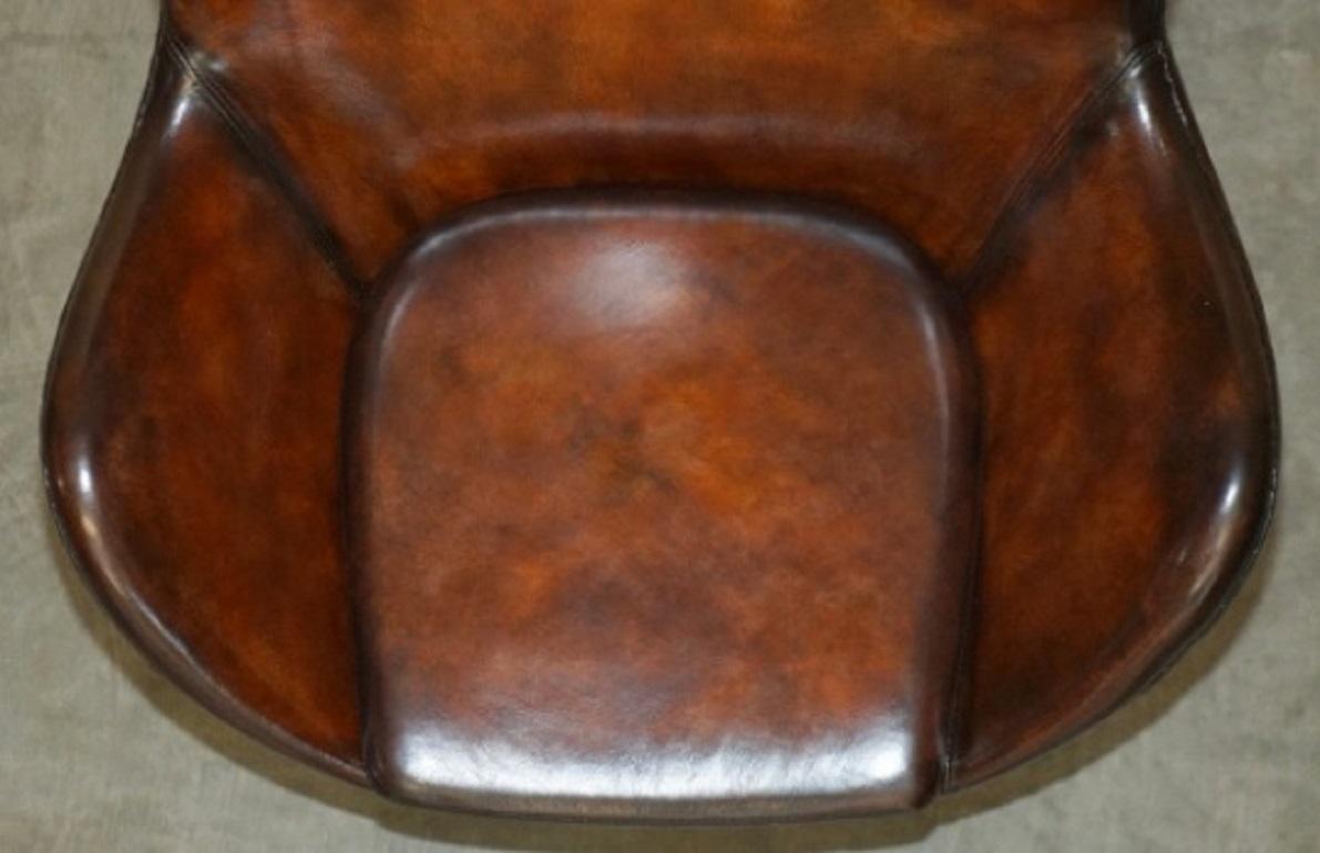 Cuir 1 of 2 Fine Vintage restaurée Fritz Hansen Style Egg Chair Whisky Brown Leather
