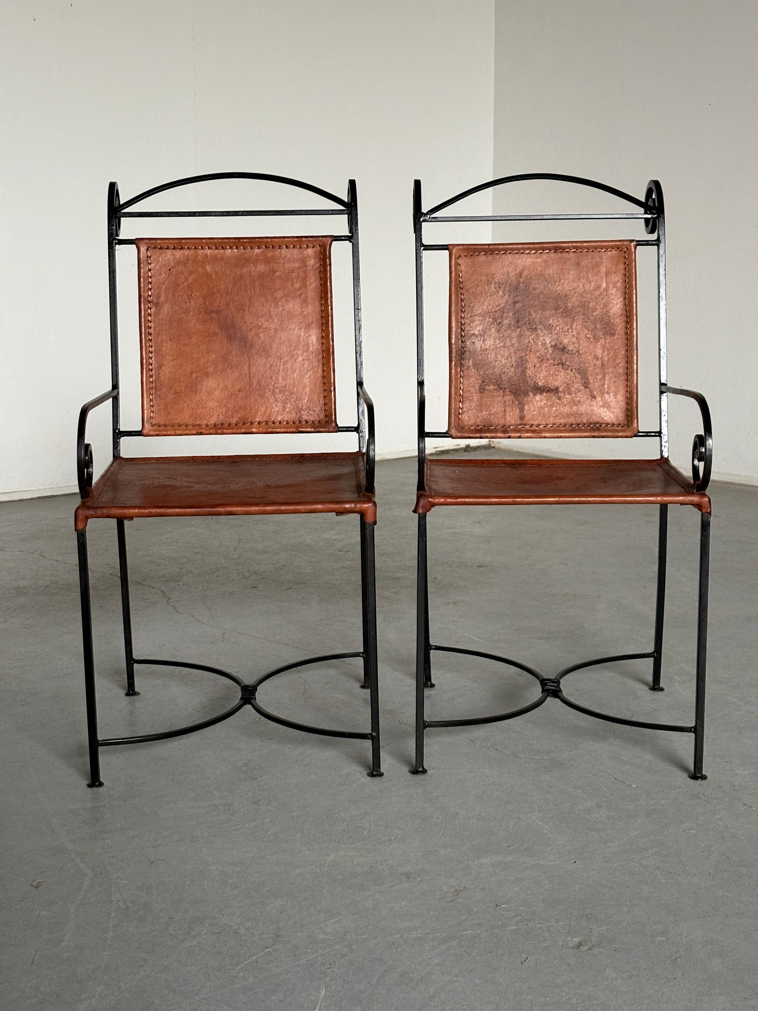 Pelle 1 di 2 Poltrone artigianali francesi in ferro battuto e pelle color cognac, anni '80 in vendita