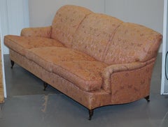 1 von 2 George Smith Scroll Arm Dreisitzige Sofas mit besticktem Stoff