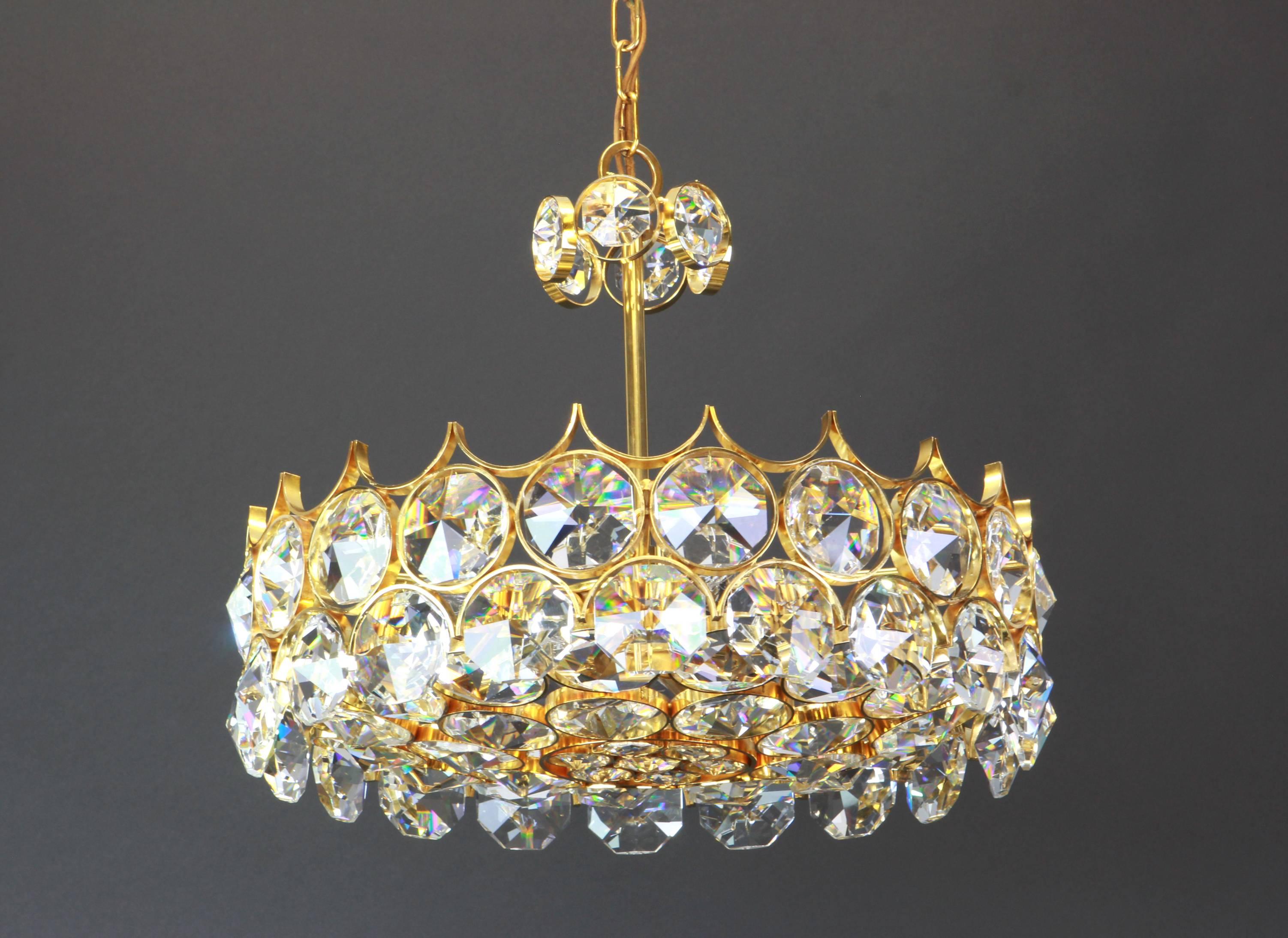 1 of 2 Gilt Brass and Crystal Glass Chandeliers by Palwa, Germany, 1970s In Good Condition In Aachen, NRW