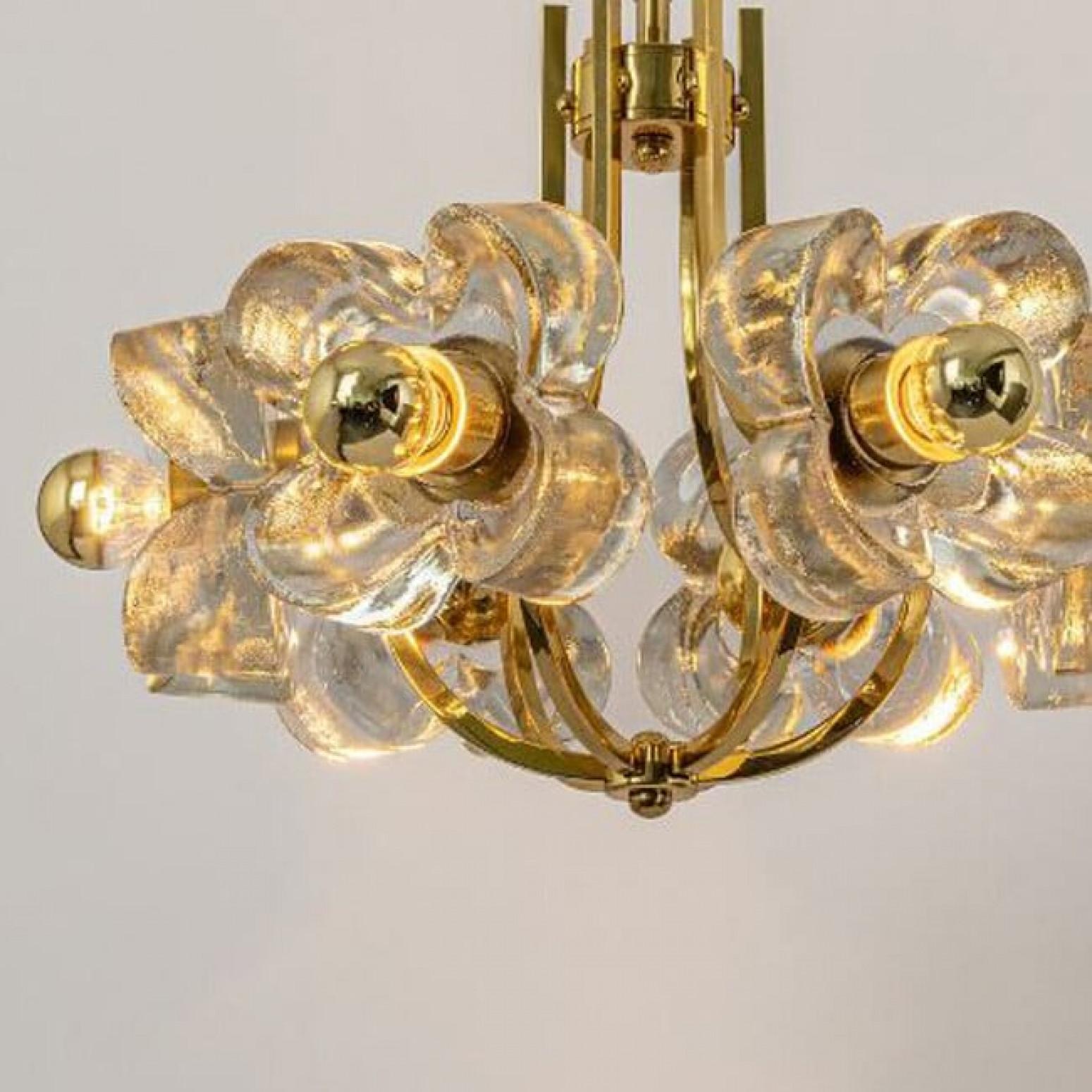 Ottone 1 of 2 Lampadario in vetro e ottone, design modernista anni '60, stile Kalmar in vendita