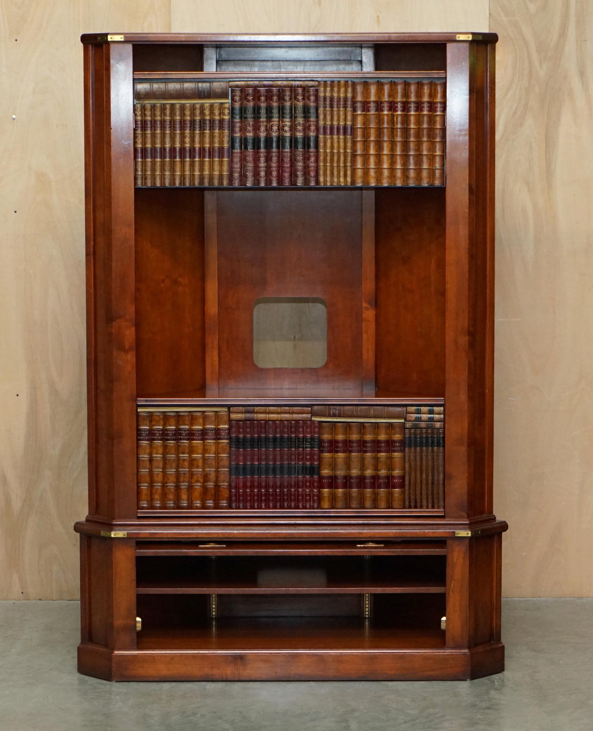 1 of 2 Harrods London Kennedy Libreria in legno massello Home Bar Cabinet Faux Books in vendita 6