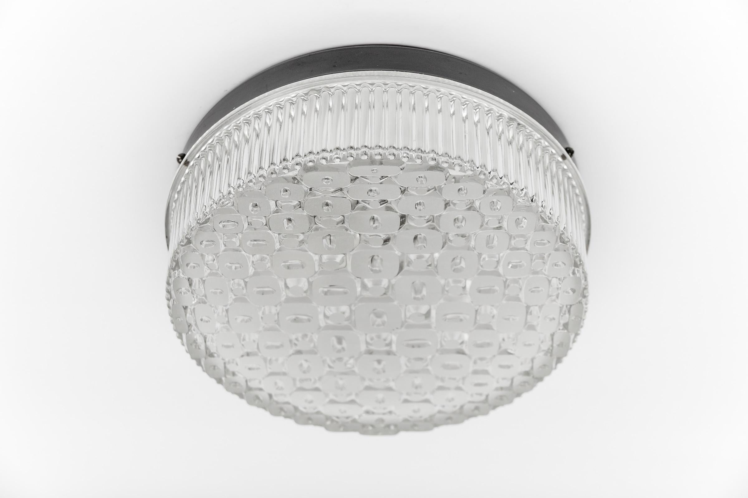 1. de 2 lampes murales ou appliques encastrées avec bulles rondes en verre satiné, années 1960 en vente 3