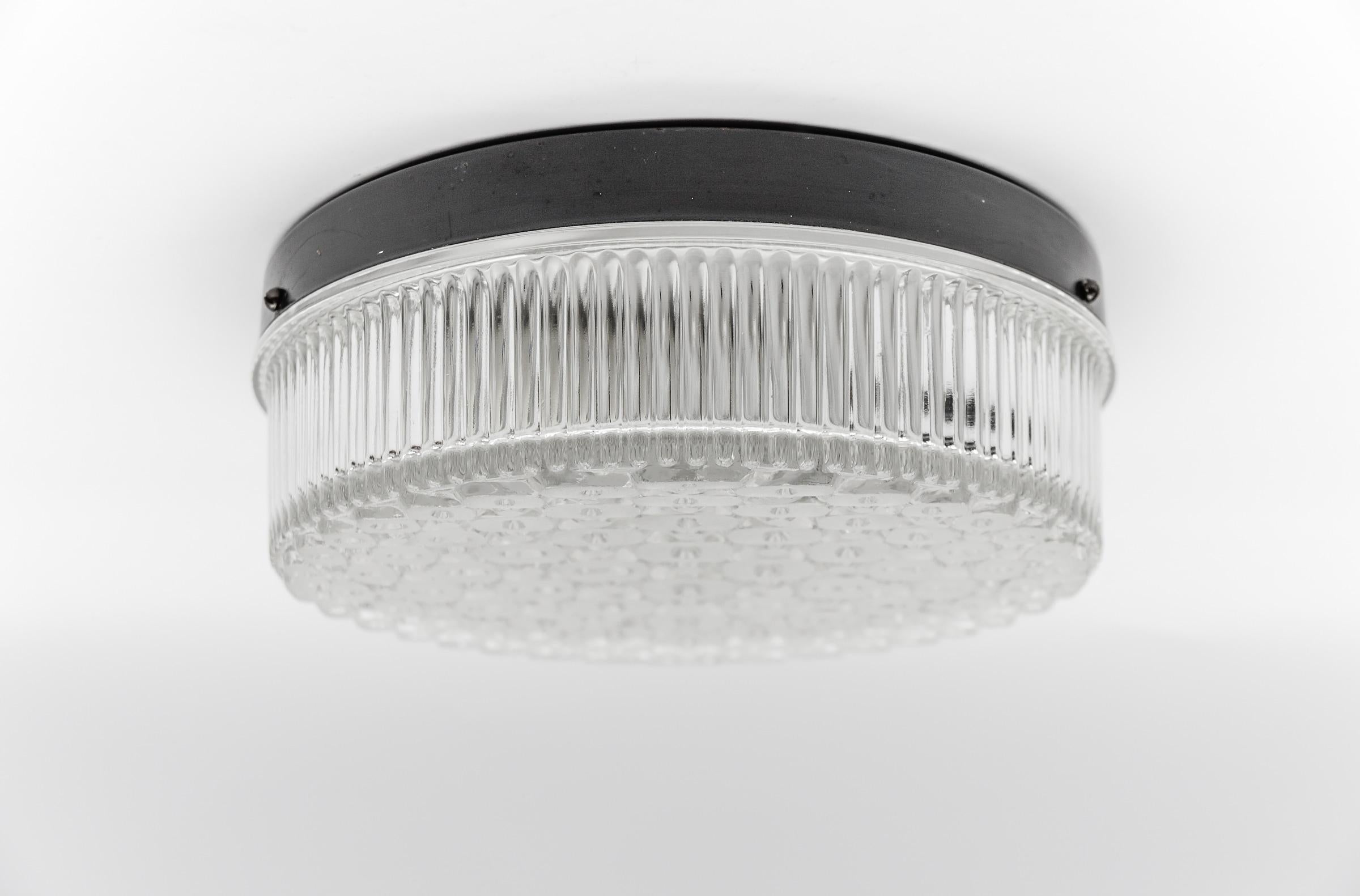 1. de 2 lampes murales ou appliques encastrées avec bulles rondes en verre satiné, années 1960

La lampe nécessite 1x ampoule à vis E27 / E26 Edison, est câblée, fonctionnelle et fonctionne sur 110 / 230 volts.

Les ampoules ne sont pas