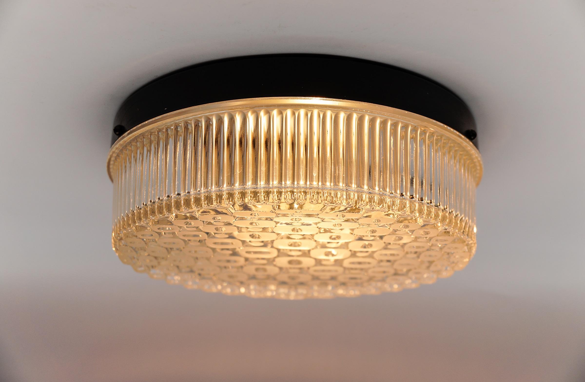 Mid-Century Modern 1. de 2 lampes murales ou appliques encastrées avec bulles rondes en verre satiné, années 1960 en vente
