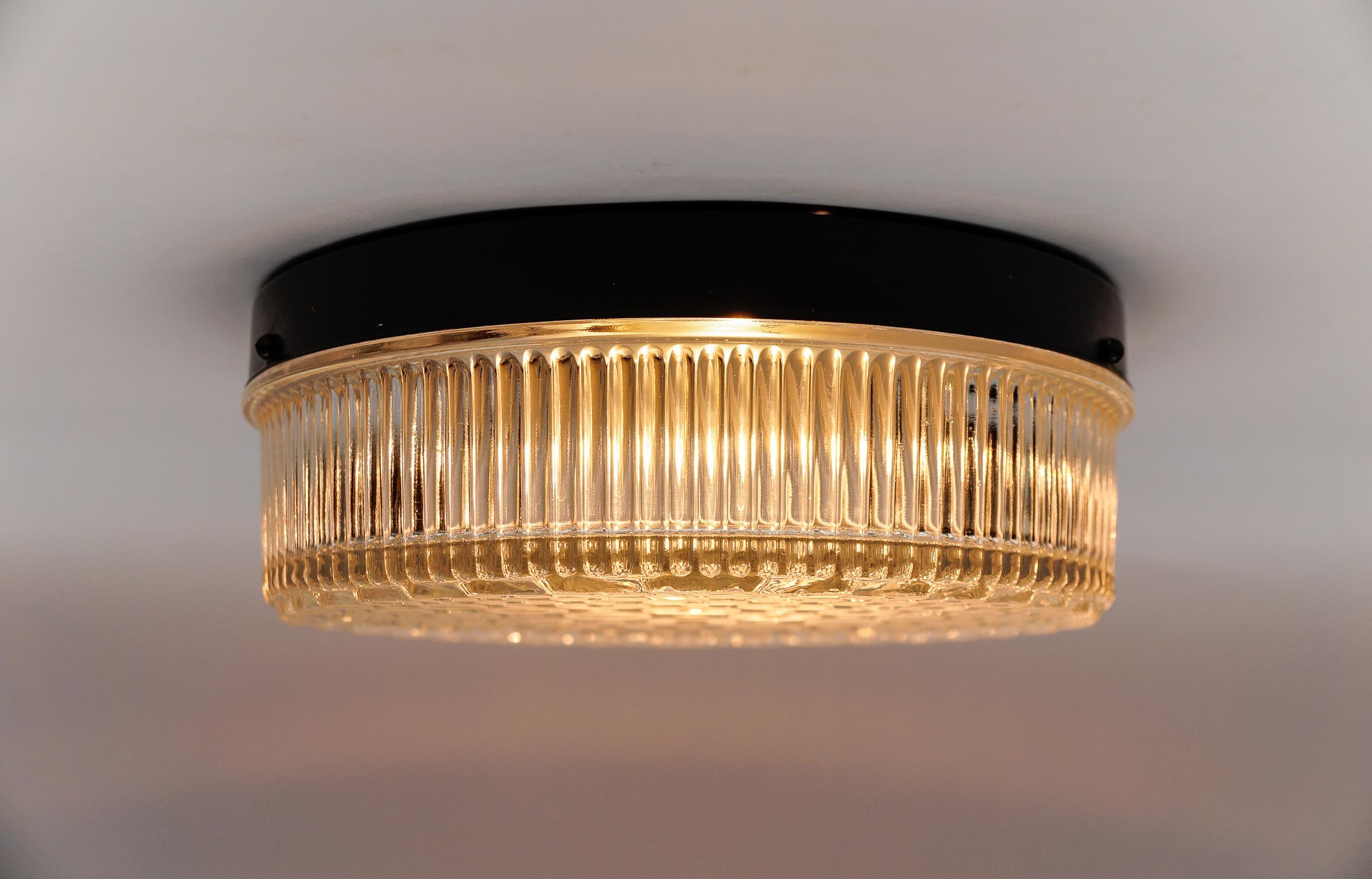 Métal 1. de 2 lampes murales ou appliques encastrées avec bulles rondes en verre satiné, années 1960 en vente