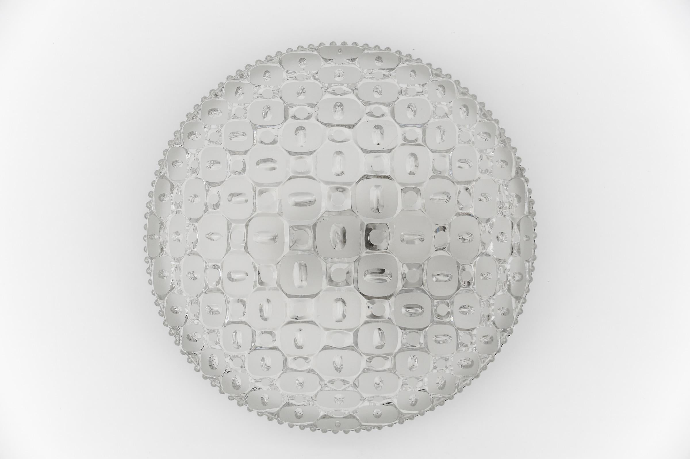 1. de 2 lampes murales ou appliques encastrées avec bulles rondes en verre satiné, années 1960 en vente 1