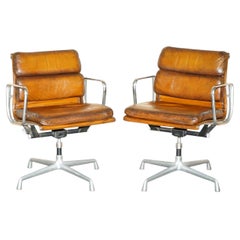 1 OF 2 HERMAN MILLER 1977 CHANEL NYC SOFT PAD HAND DYED LEATHER CAPTAINS CHAiR