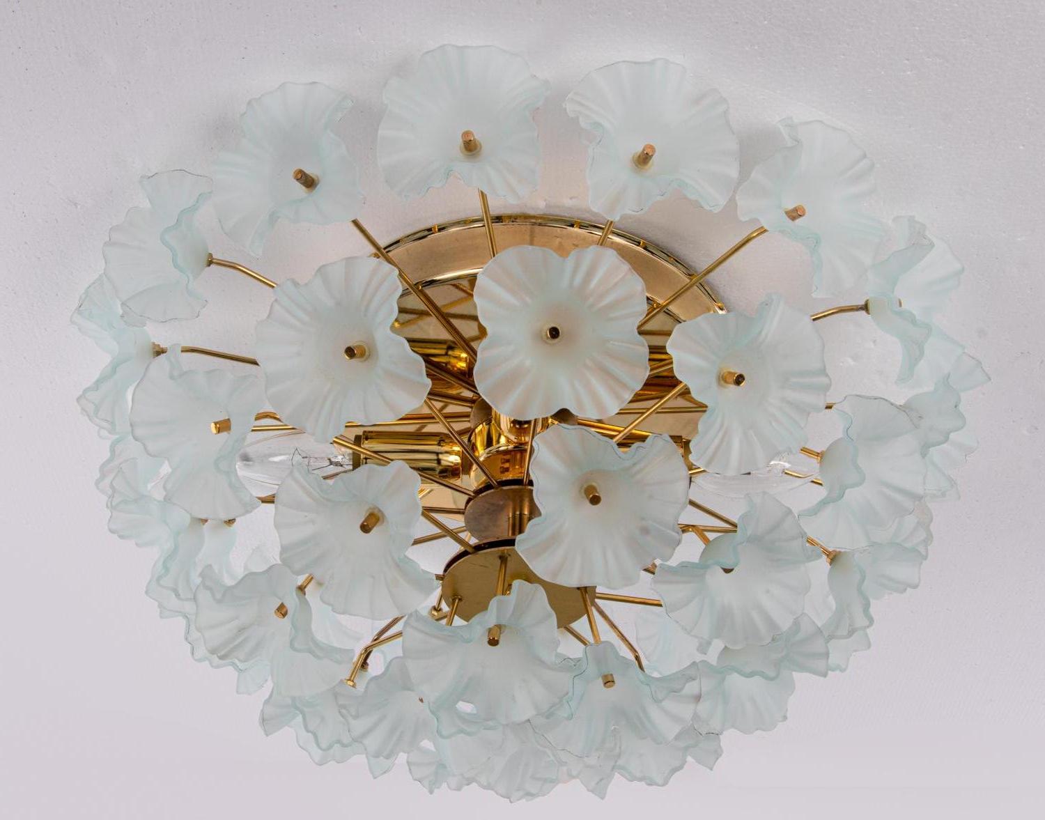 Elegant vintage mid century hibiscus flower bouquet art-glass flush mount chandelier with turquoise glass flowers on a brass frame. 

Measures: diameter 19.7