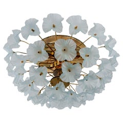 1 (di 2) Lampadario Hibiscus Flush Mount Fiori di vetro turchese e ottone dorato