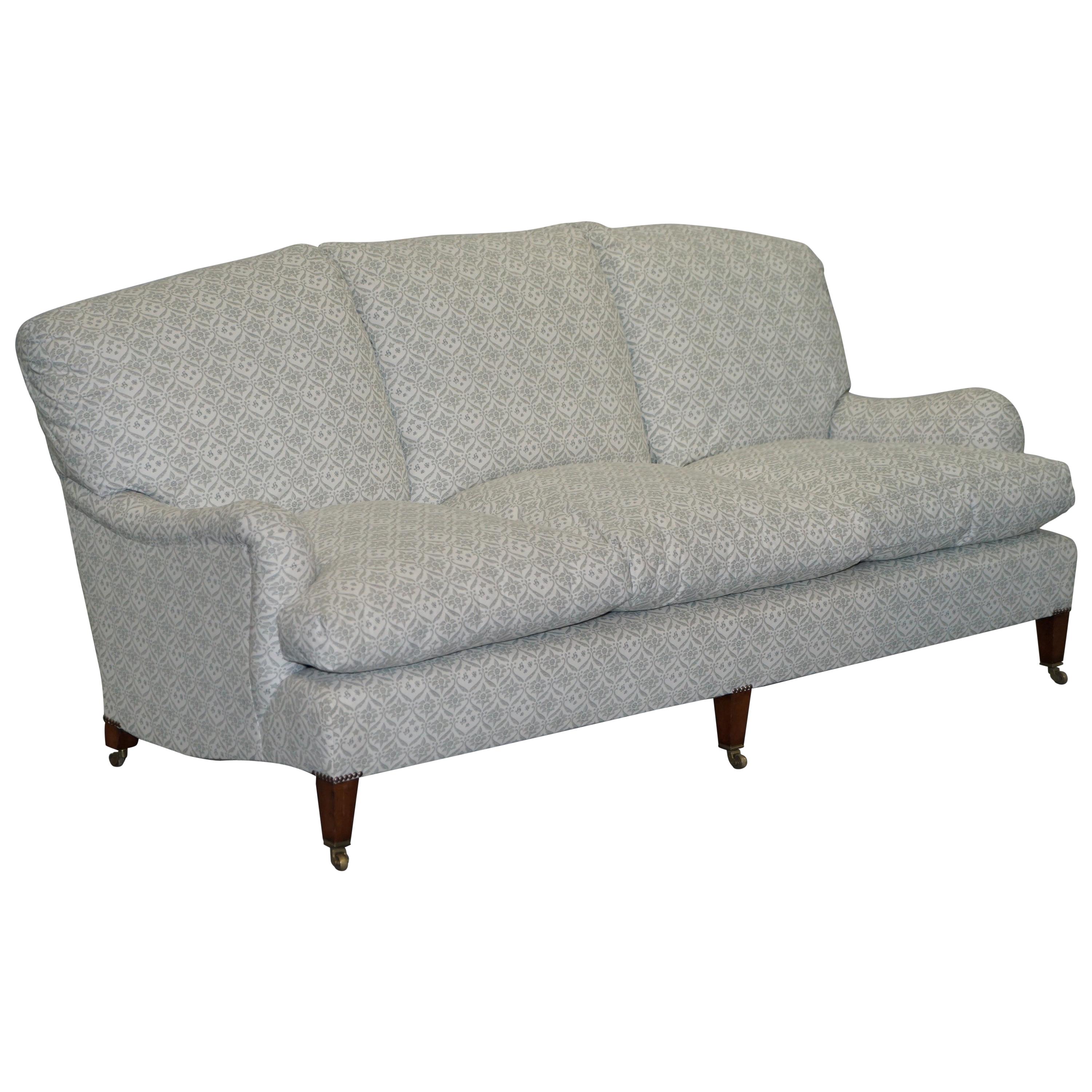 Howard & Sons Sofa entièrement estampillé Coussins en plumes garnis de plumes Ticking en vente