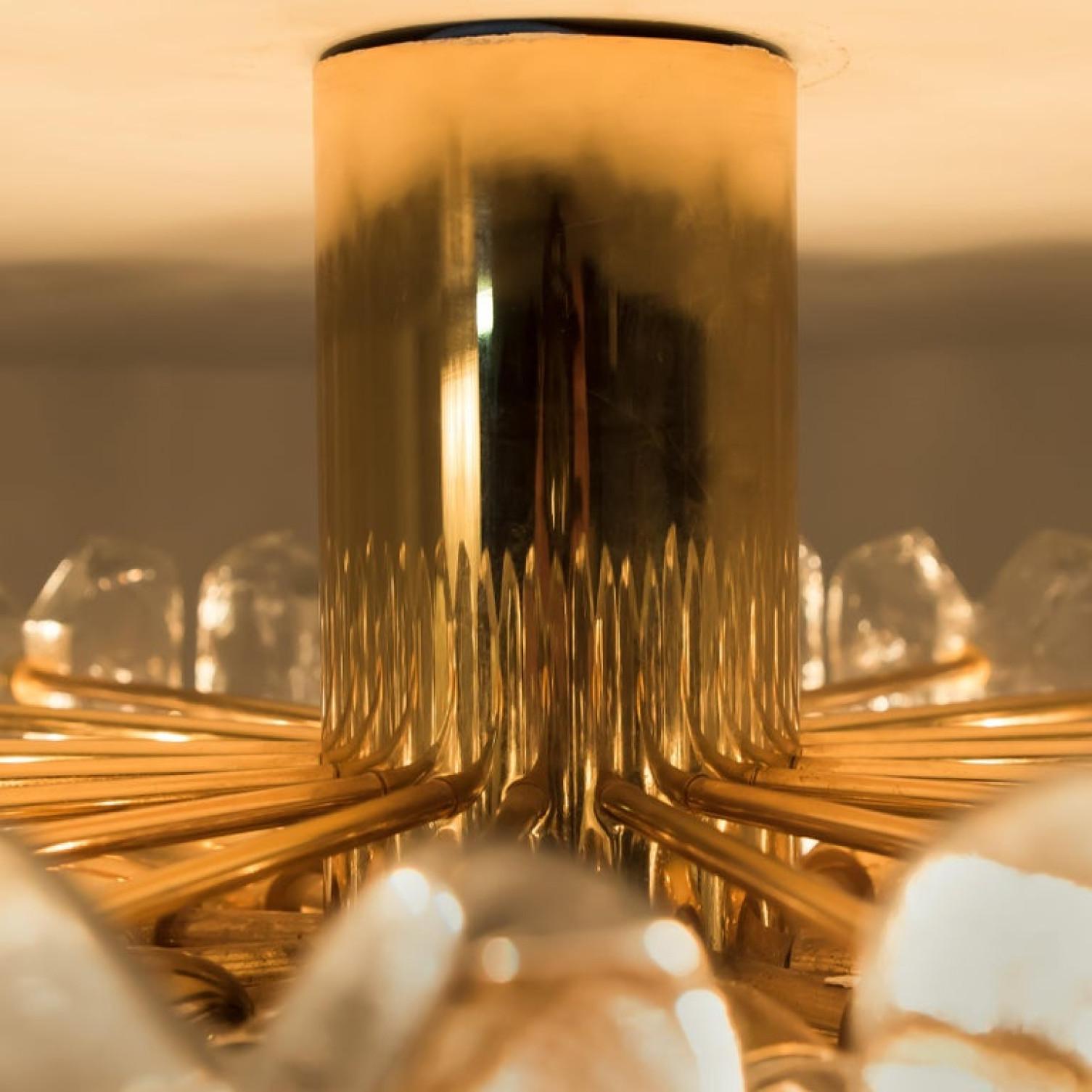 1 von 2 riesigen J.T. Kalmar „Palazzo“ Leuchten aus vergoldetem Messing und Glas im Zustand „Gut“ im Angebot in Rijssen, NL
