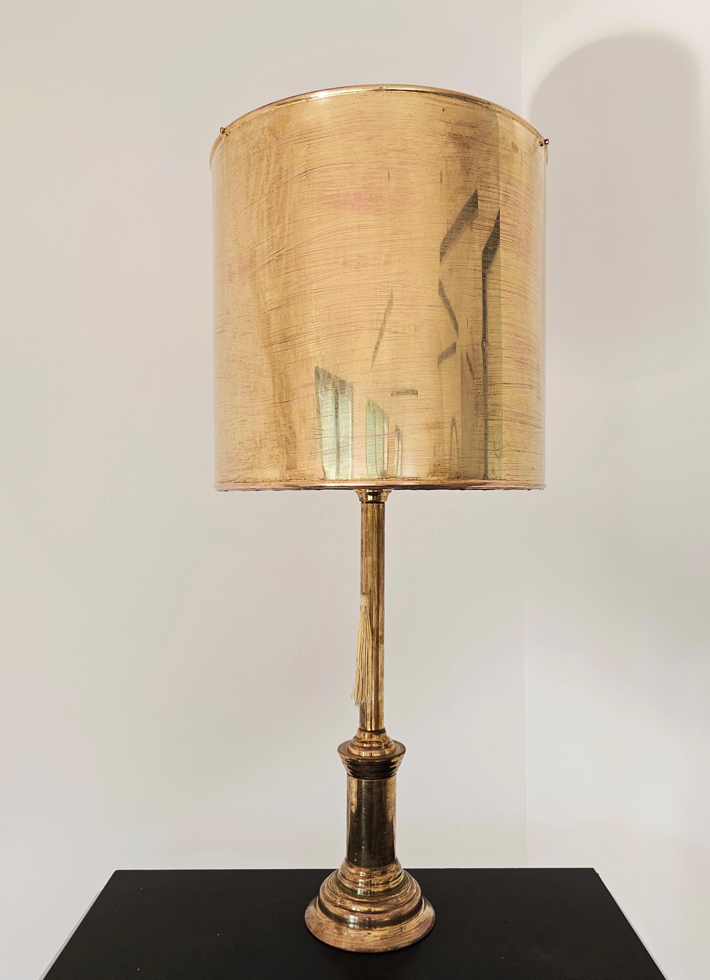 1 de 2 enormes lámparas de sobremesa de bronce de mediados de siglo, atribuidas a Maison Charles, Francia 1960 Moderno de mediados de siglo en venta