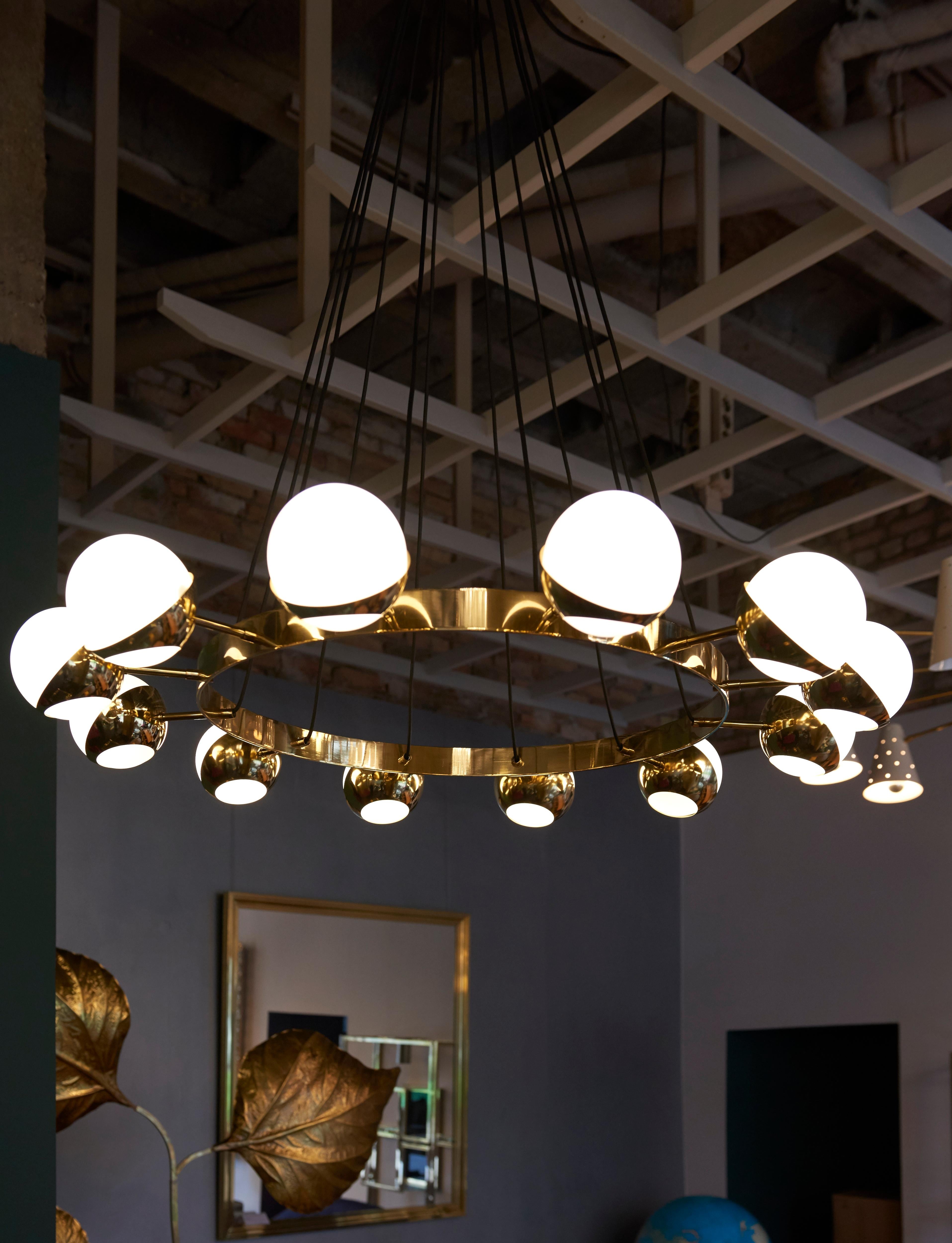 Huge Brass and Murano Glass Chandelier For Sale 3