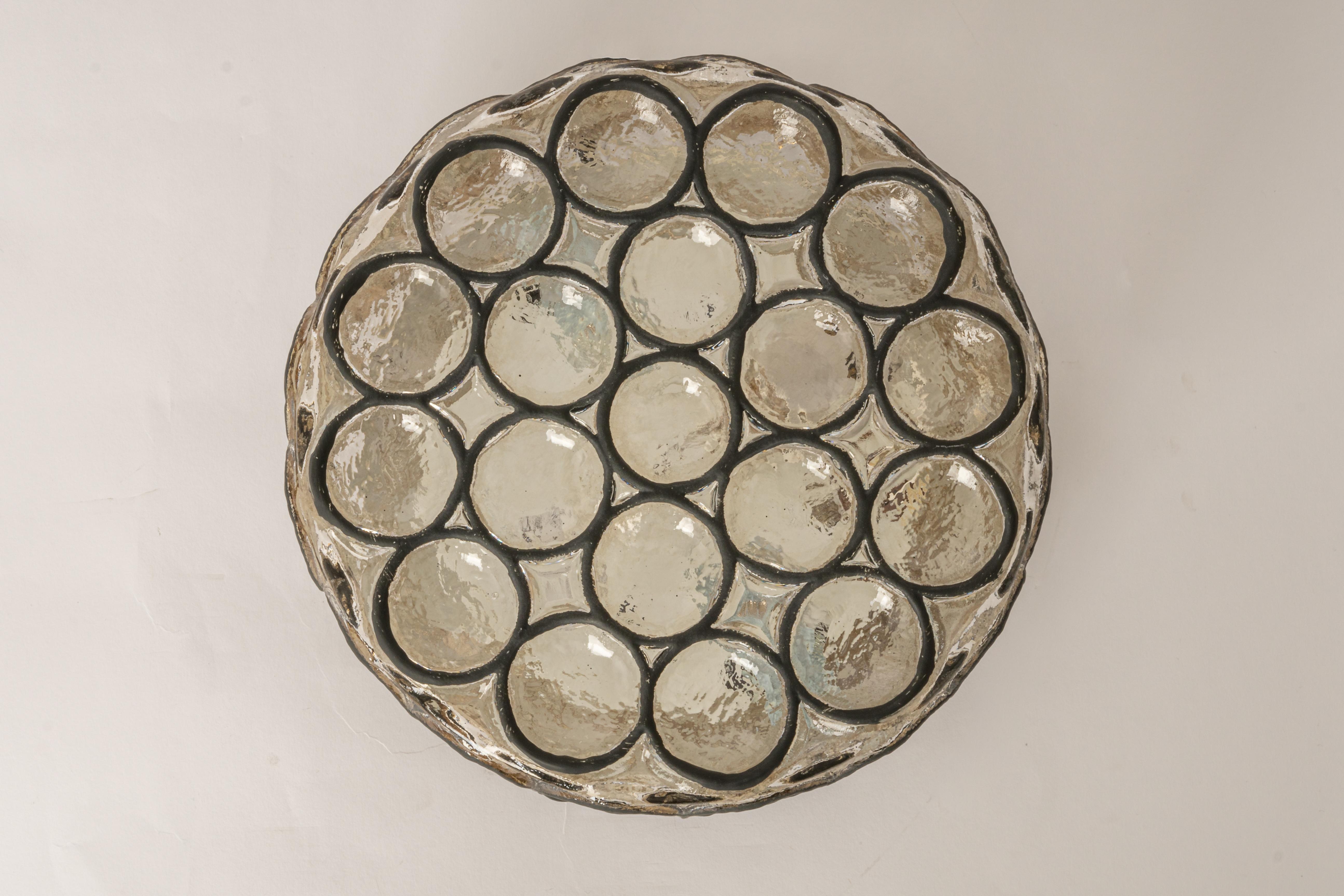 1 de 2 Lámpara de techo de hierro y cristal transparente de Limburg, Alemania, años 60 Alemán en venta