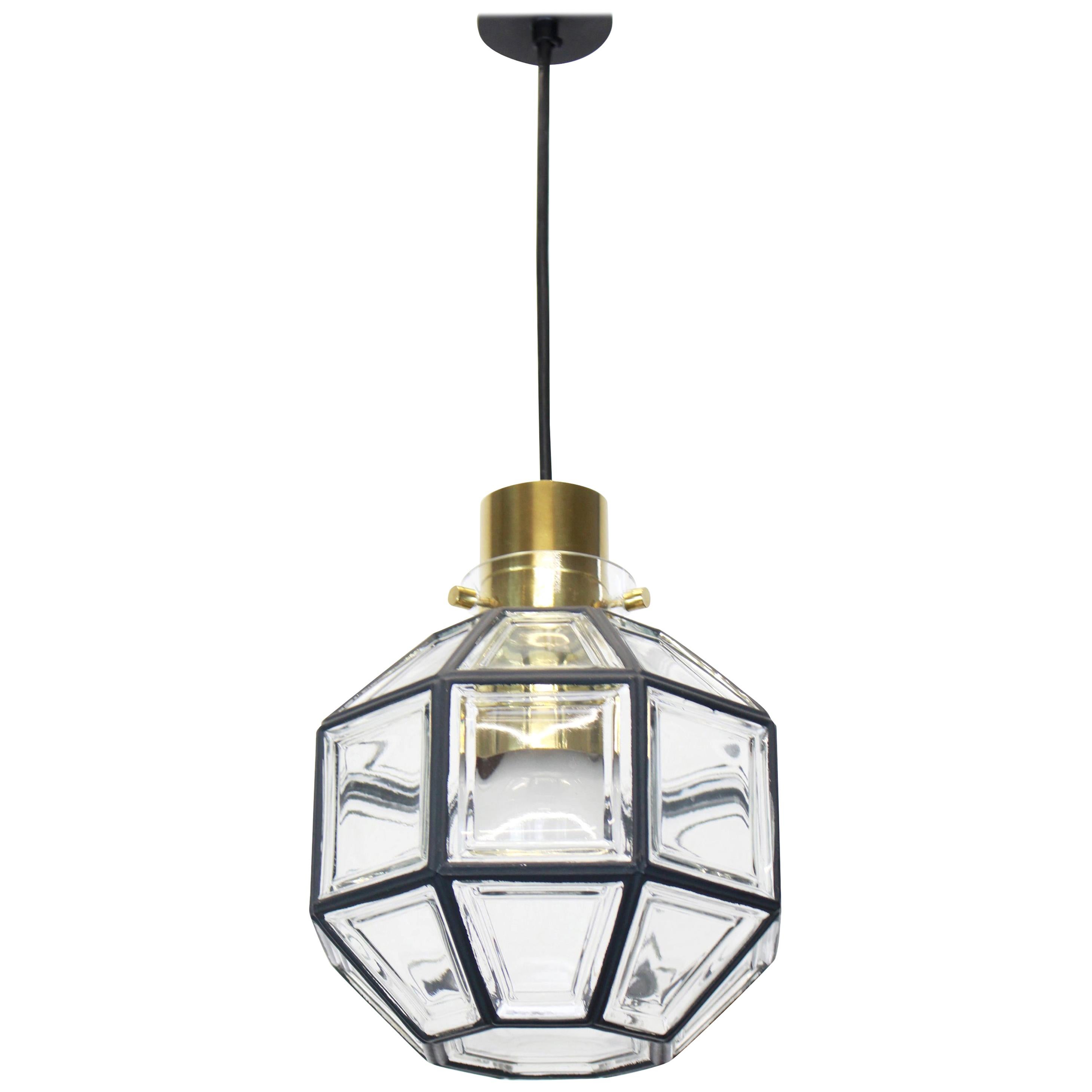 1 des 2 lampes suspendues en fer et verre transparent de Limburg:: Allemagne:: années 1960 en vente