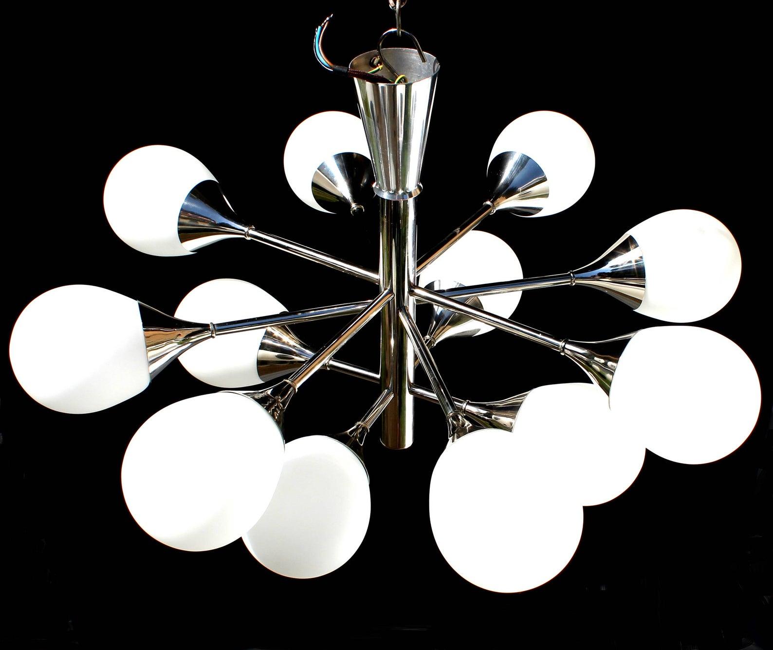 Fine organic Kaiser chandelier with opal glass globes brass chrome with 12-light
Measures: diameter 24