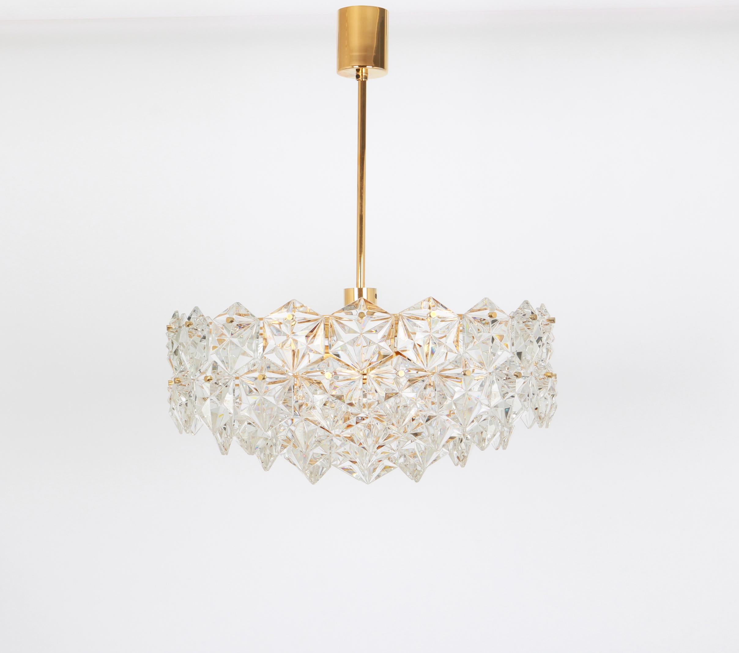 1 of 2 Kinkeldey Chandelier Gilt Brass and Crystal Glass, Germany, 1970s For Sale 3