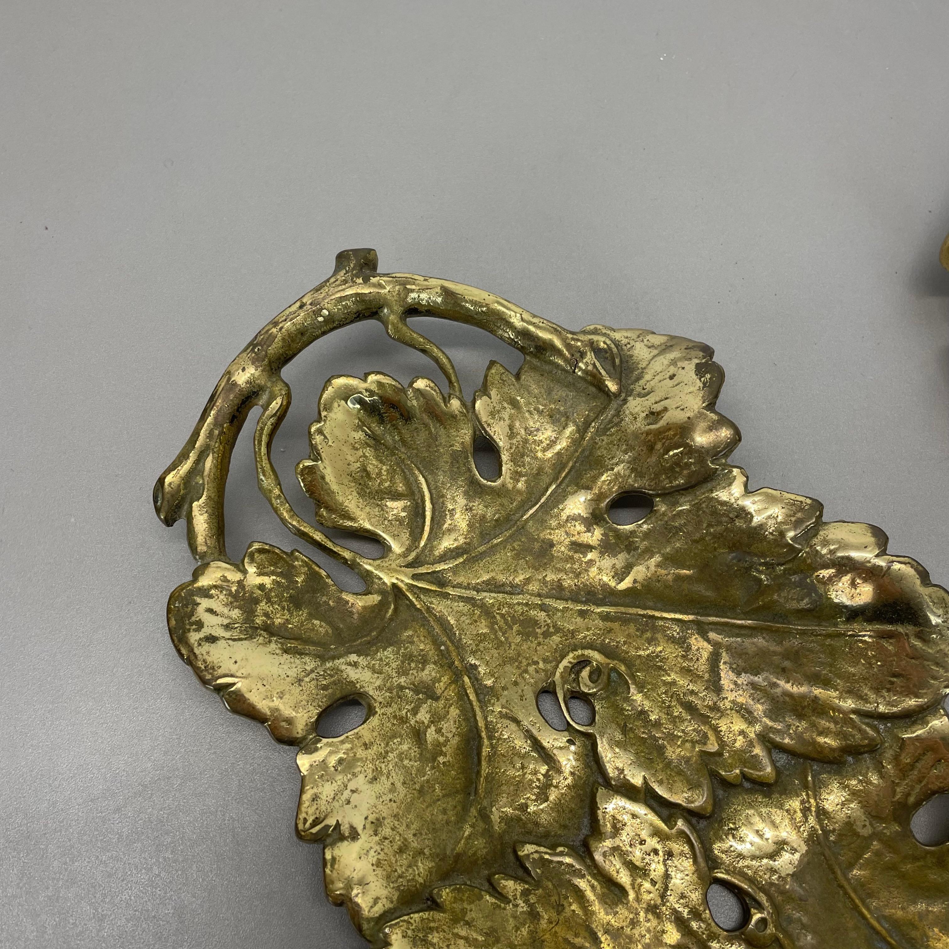XX secolo 1 di 2 Grandi elementi a conchiglia in ottone da 34 cm Auböck Hagenauer, Germania, anni '70 in vendita