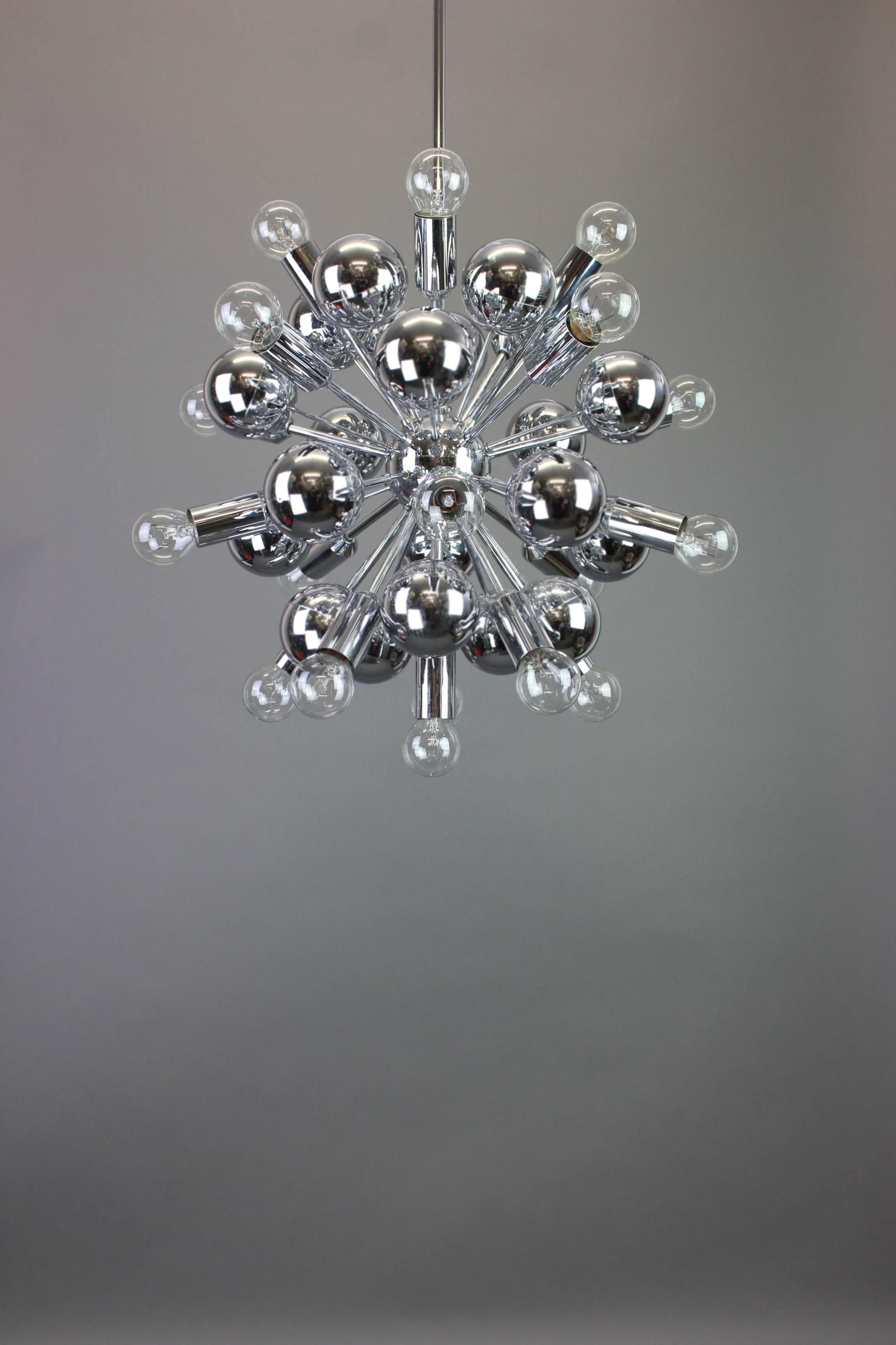 1 of 2 Large Chrome Space Age Sputnik Chandelier by Cosack, Germany, 1970s In Good Condition For Sale In Aachen, NRW