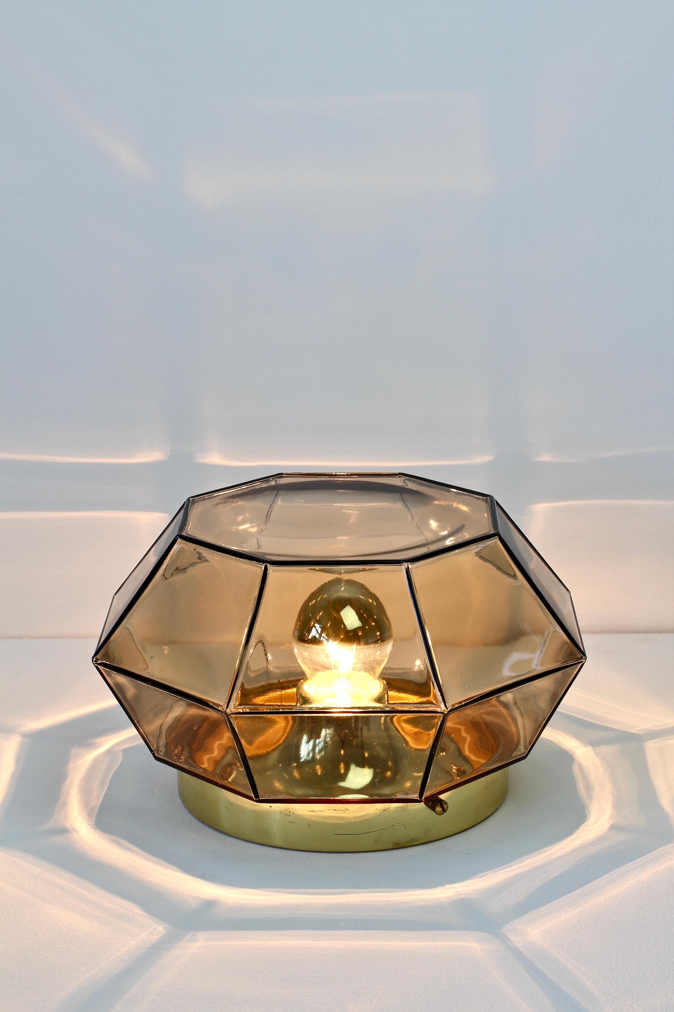 1 di 2 grandi luci geometriche in vetro fumé e ottone di Limburg, anni '70 in vendita 2