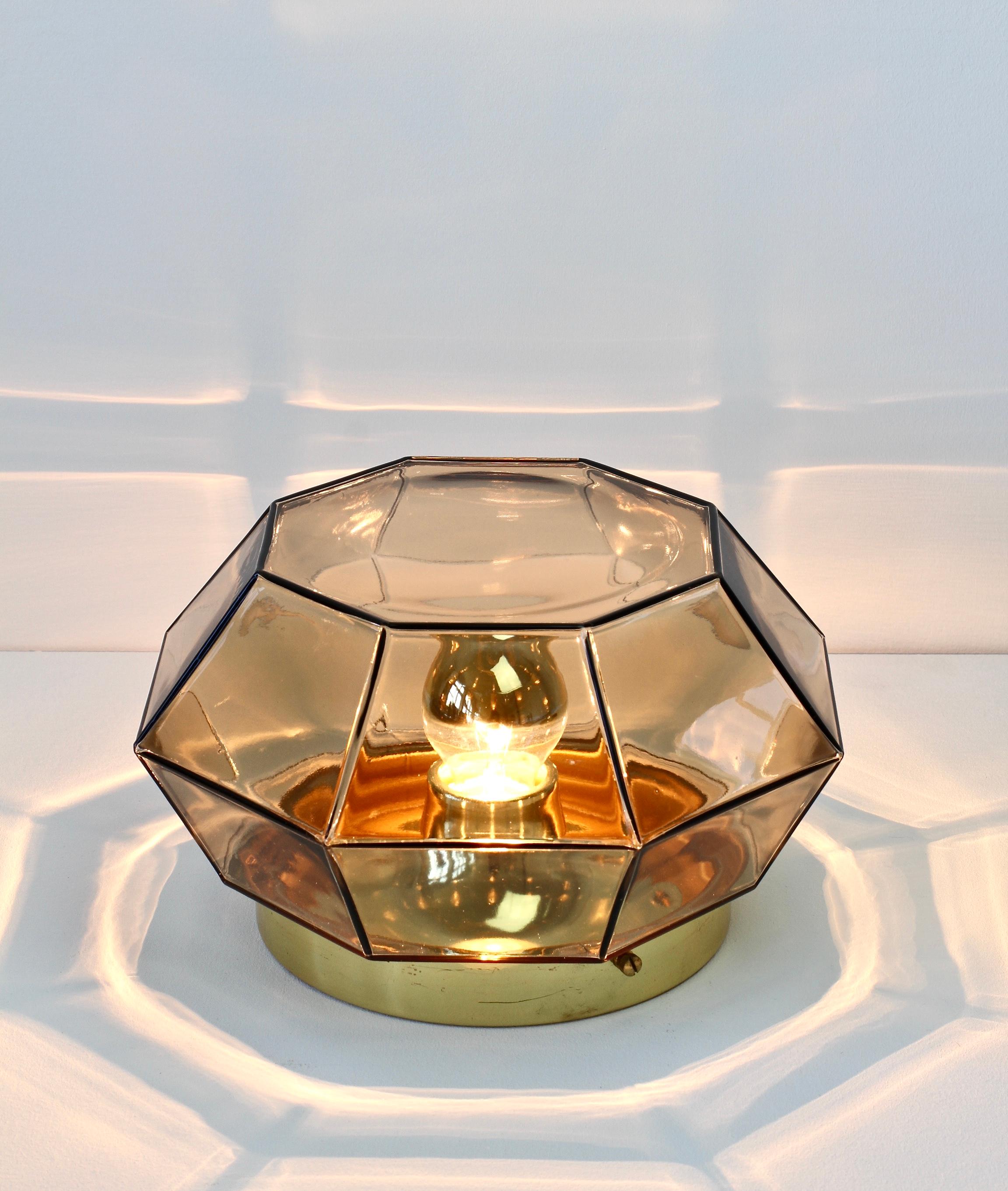 1 di 2 grandi luci geometriche in vetro fumé e ottone di Limburg, anni '70 in vendita 4