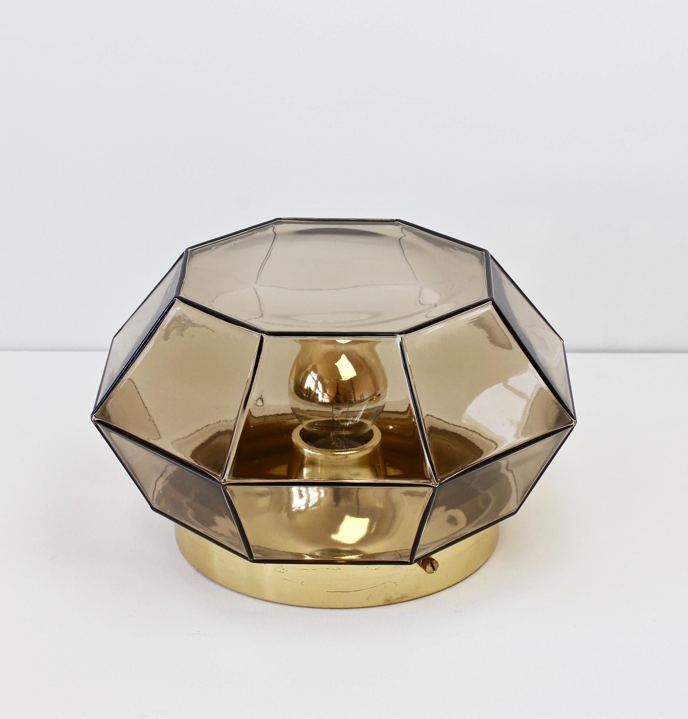 1 di 2 grandi luci geometriche in vetro fumé e ottone di Limburg, anni '70 in vendita 5