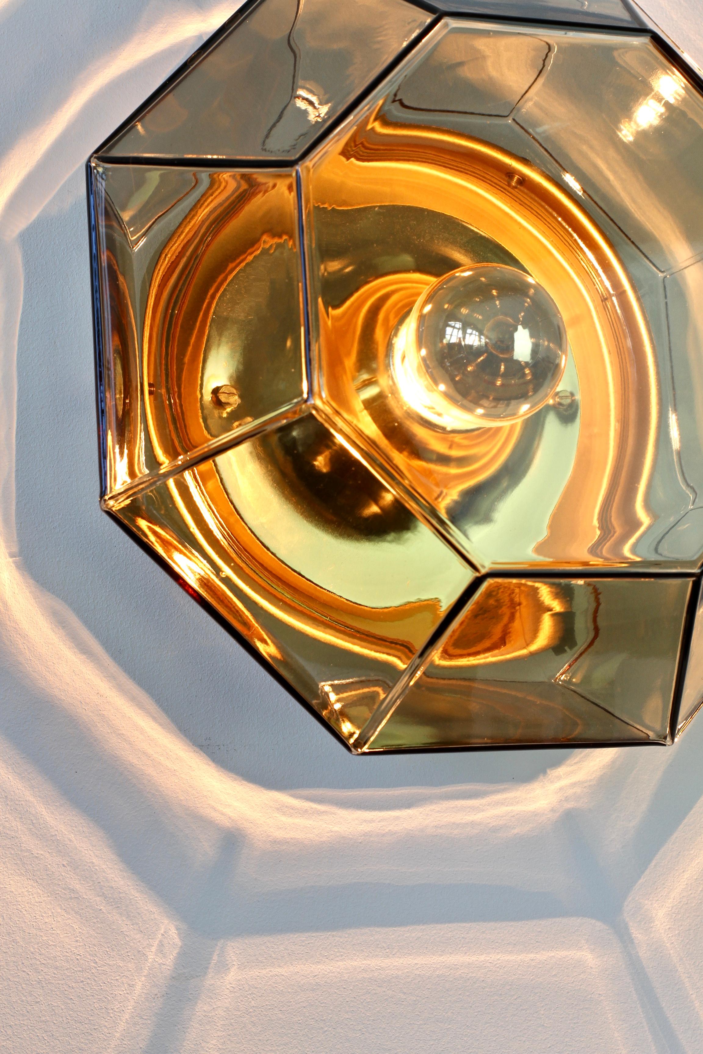 1 di 2 grandi luci geometriche in vetro fumé e ottone di Limburg, anni '70 in vendita 8