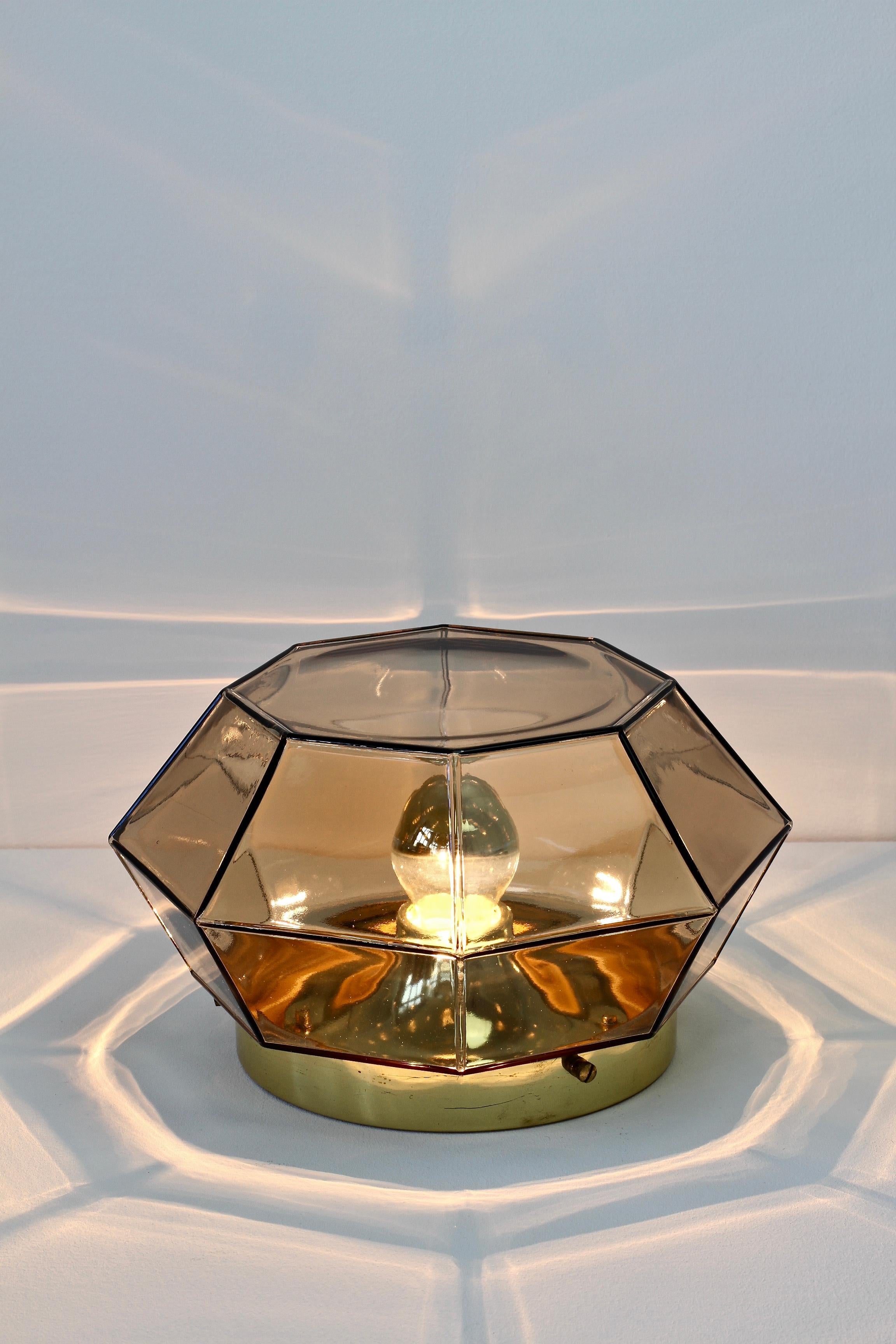 1 di 2 grandi luci geometriche in vetro fumé e ottone di Limburg, anni '70 in vendita 1