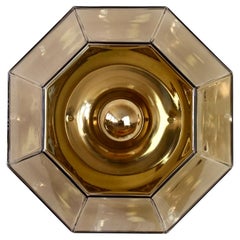 1 des 2 grandes lampes encastrées géométriques en verre fumé et laiton de Limburg, années 1970