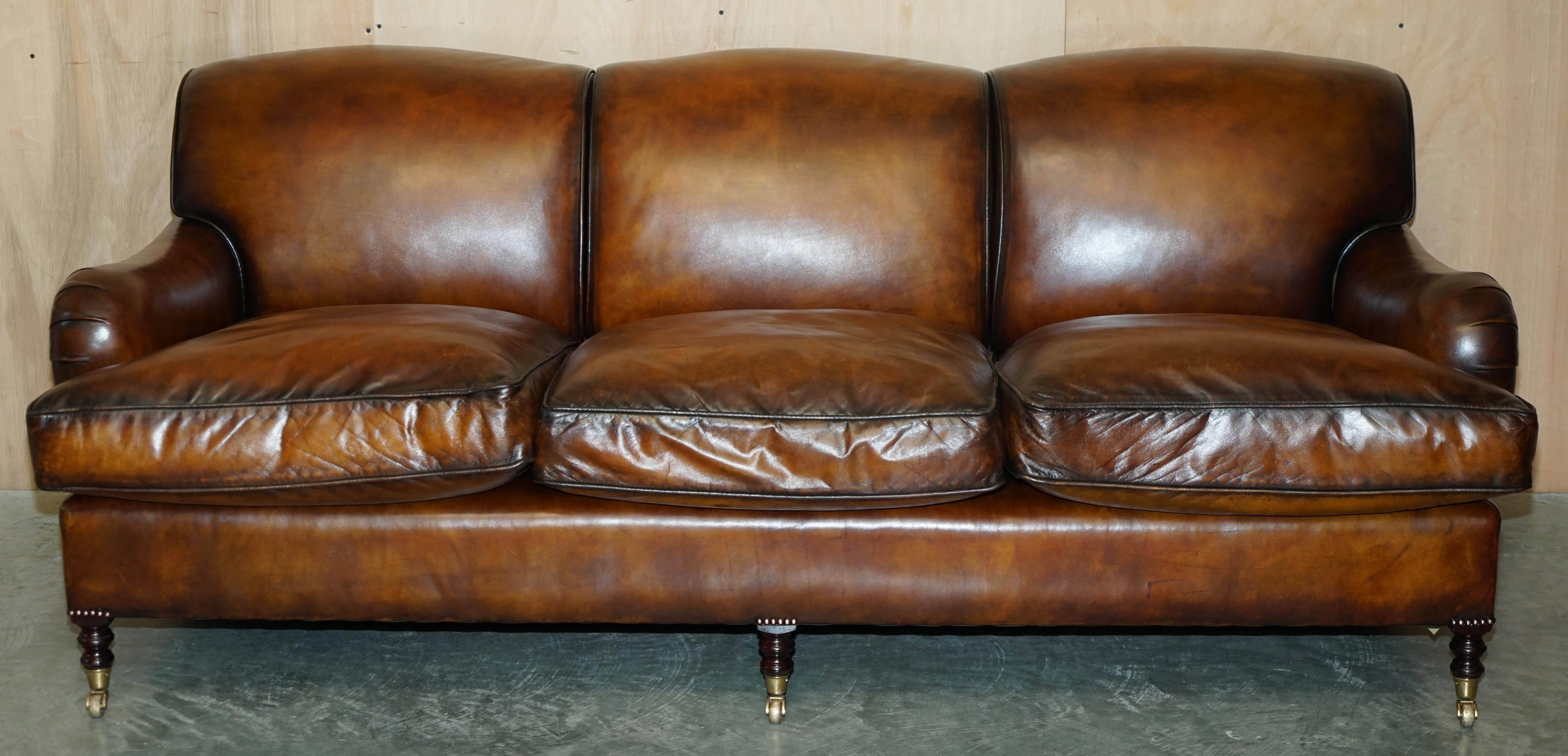 1 von 2 LARGE GEORGE SMITH HOWARD & SON's BROWN LEATHER SIGNATURE SCROLL ARM SOFA (Art déco) im Angebot