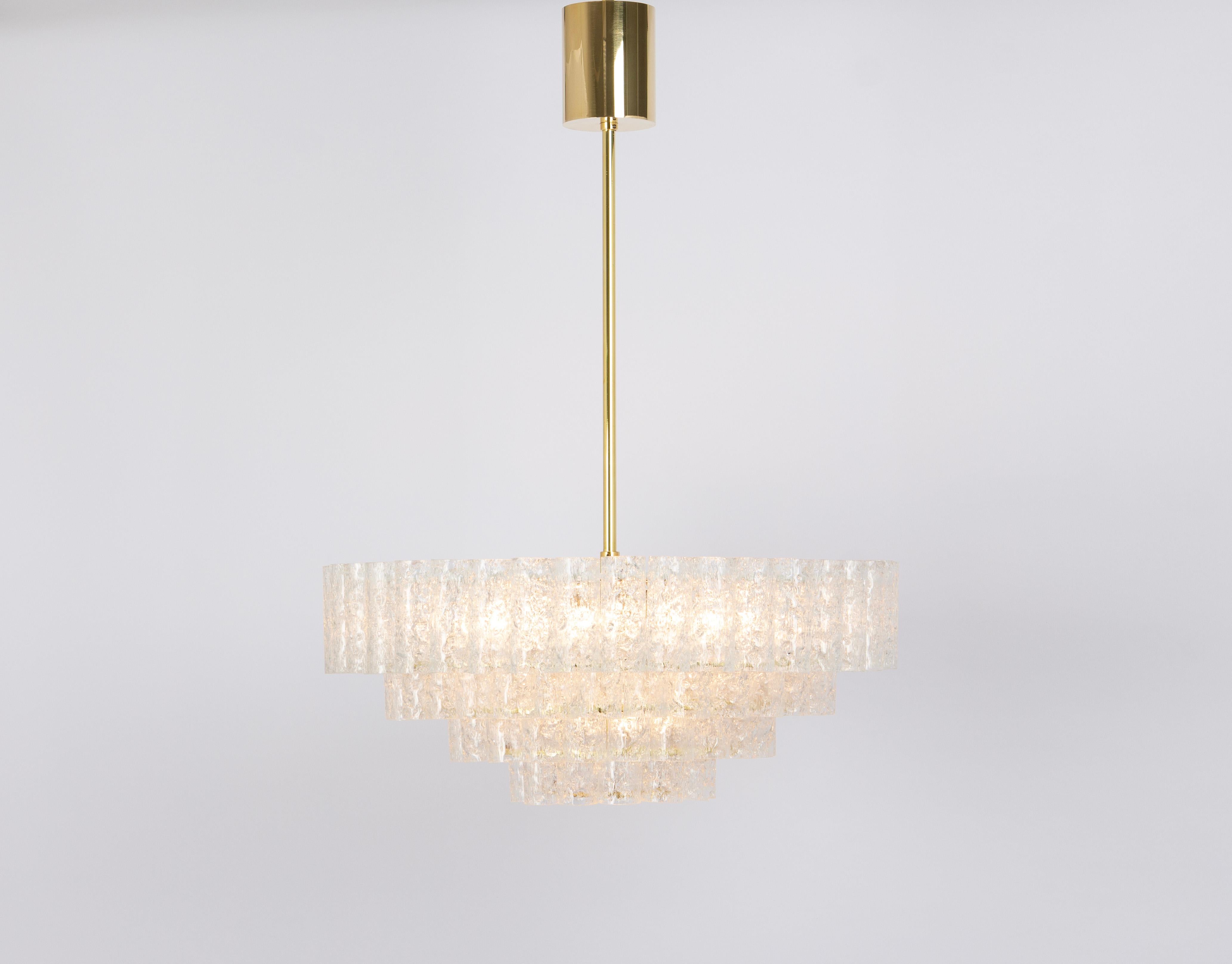 1 of 5 Large Mid-Century Doria Chandelier Ice Glass, 1960s, Germany In Good Condition For Sale In Aachen, NRW