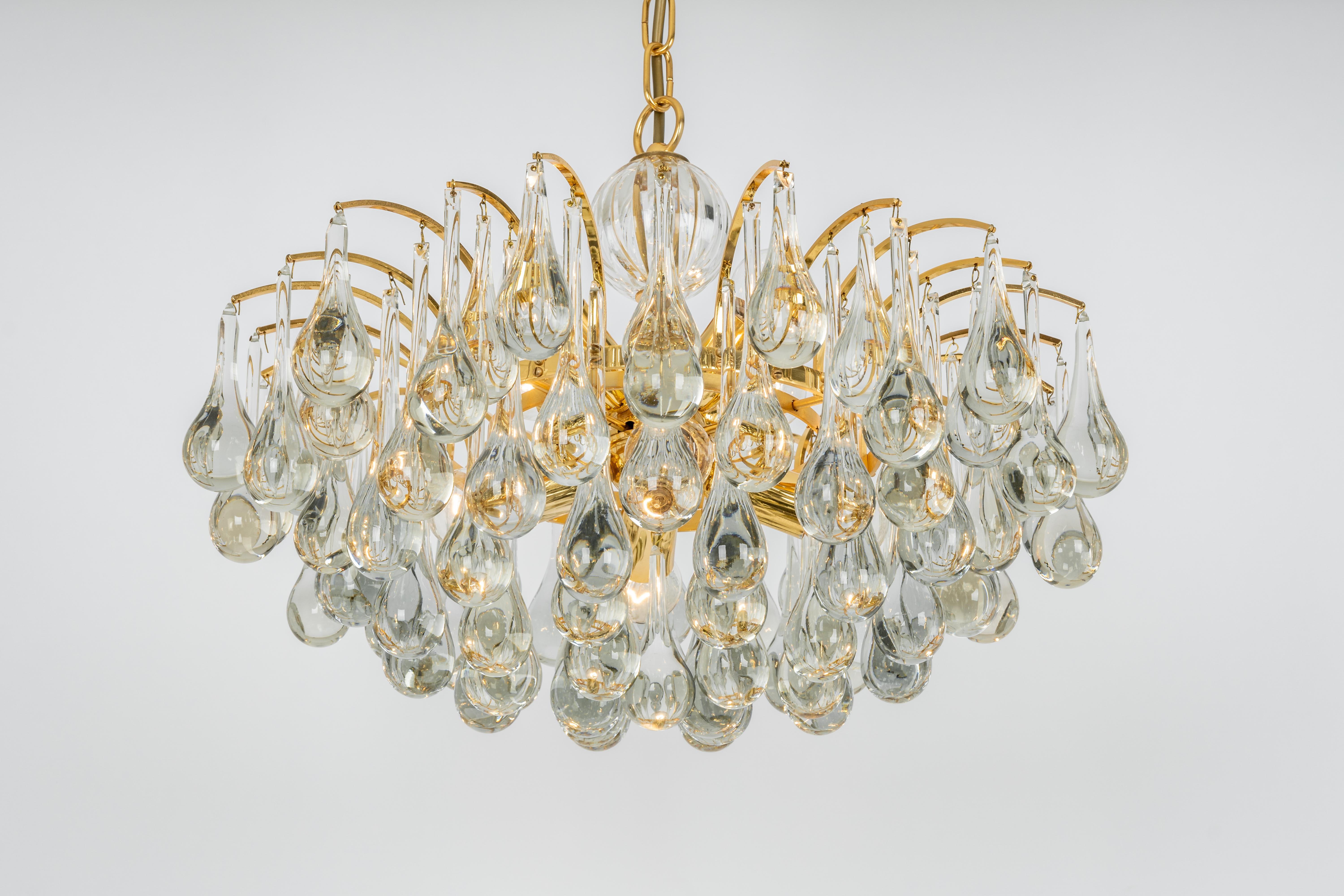 1 of 2 stunning chandelier by Christoph Palme, Germany, manufactured in 1970s. It’s composed of Murano teardrop glass pieces on a gilded brass frame.

High quality and in very good condition. Cleaned, well-wired and ready to use. 

The fixture