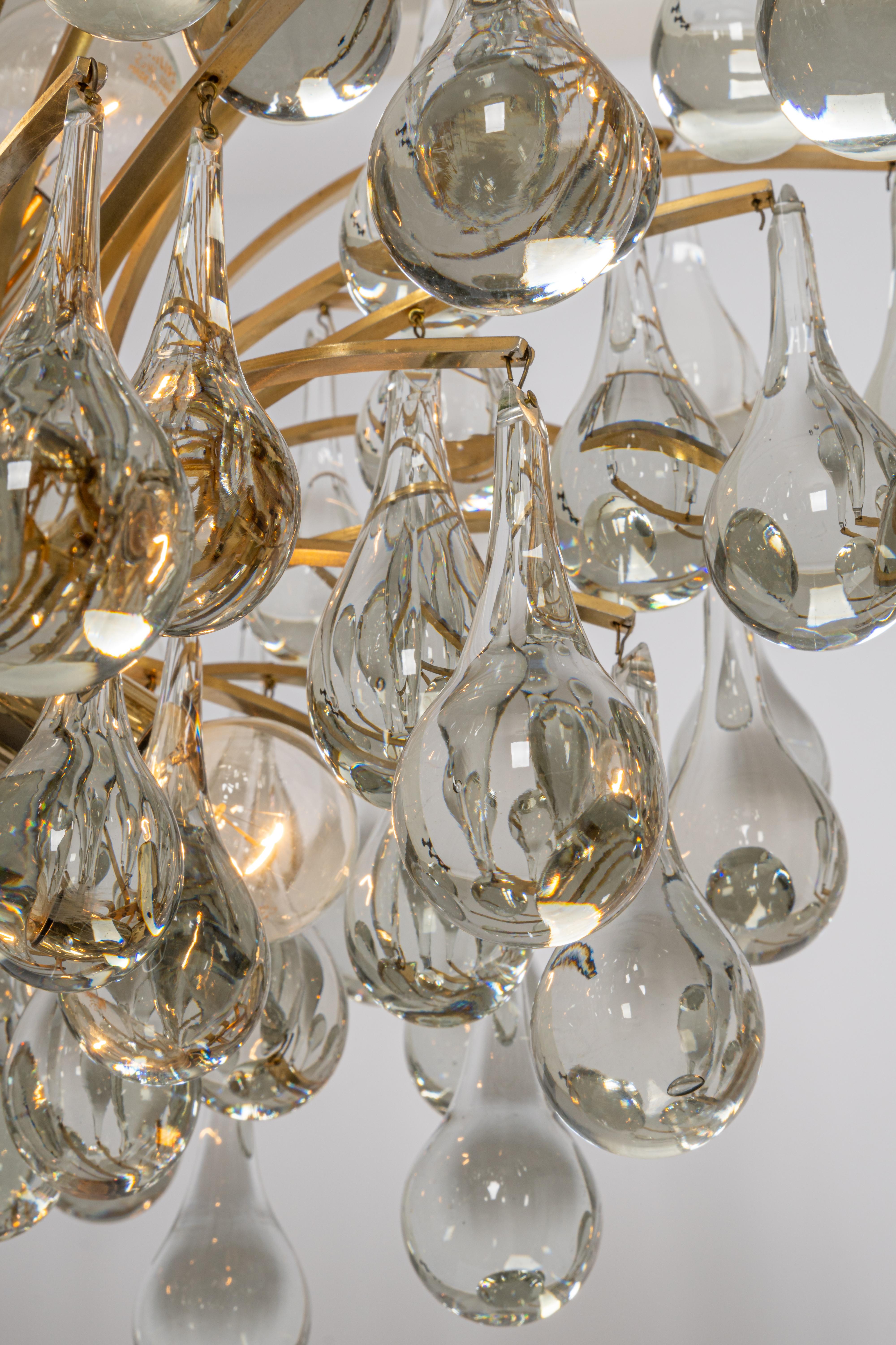Laiton 1 des 2 grands lustres en verre de Murano en forme de goutte d'eau, Christoph Palme, Allemagne, 1970 en vente