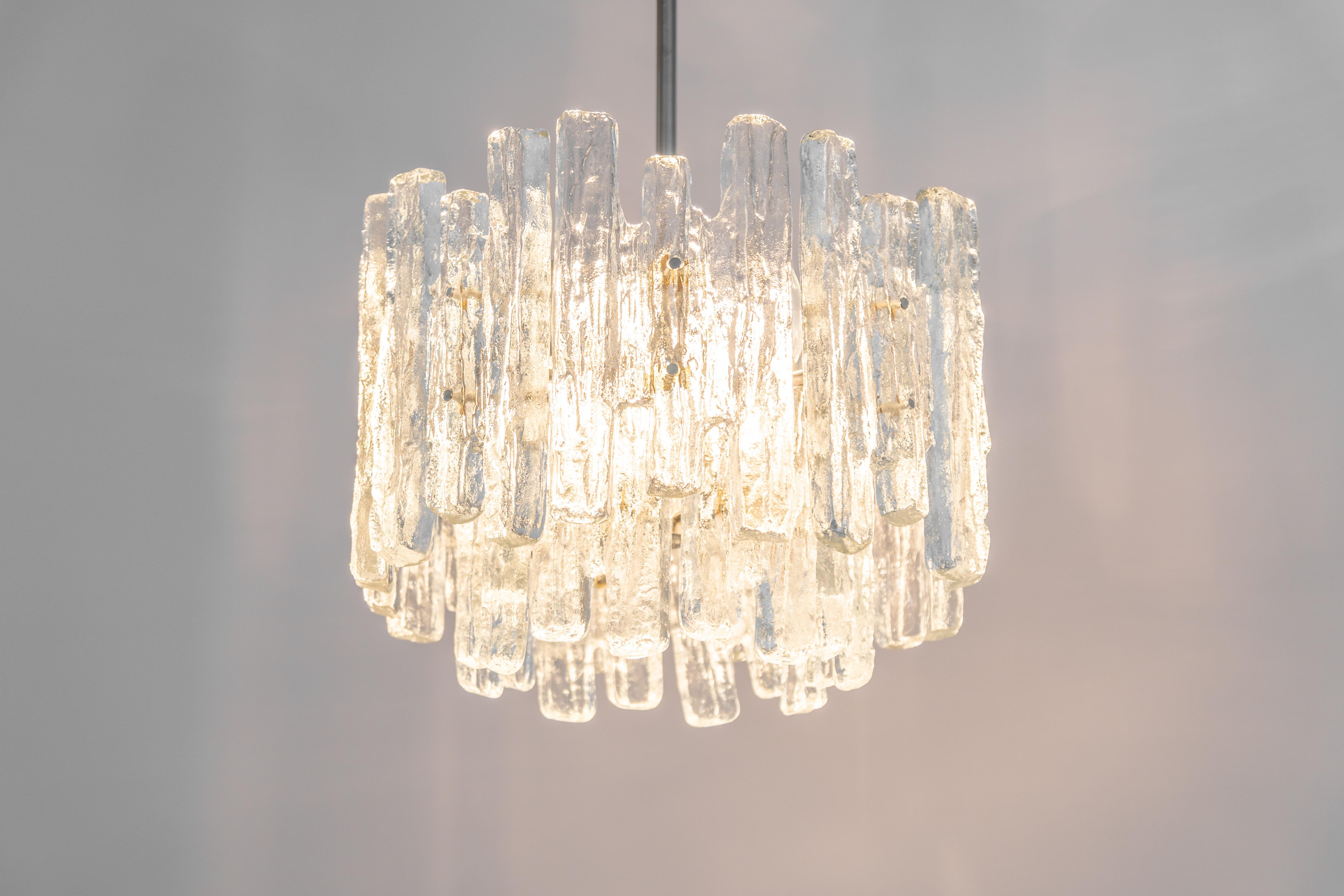 1 of 2 Large Murano Ice Glass Chandelier by Kalmar, Austria, 1960s In Good Condition For Sale In Aachen, NRW