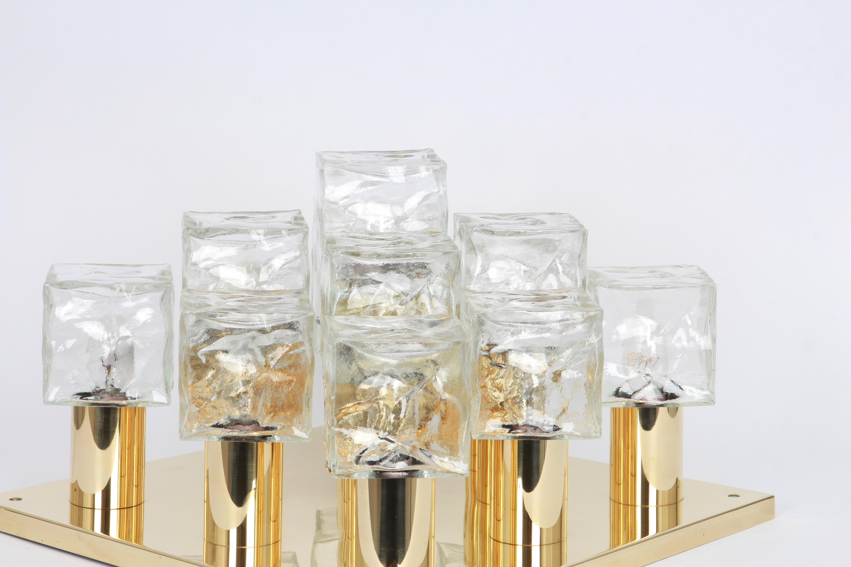 Autrichien 1 des 2 grands plafonniers en verre de glace de Murano par Kalmar, Autriche, années 1960 en vente