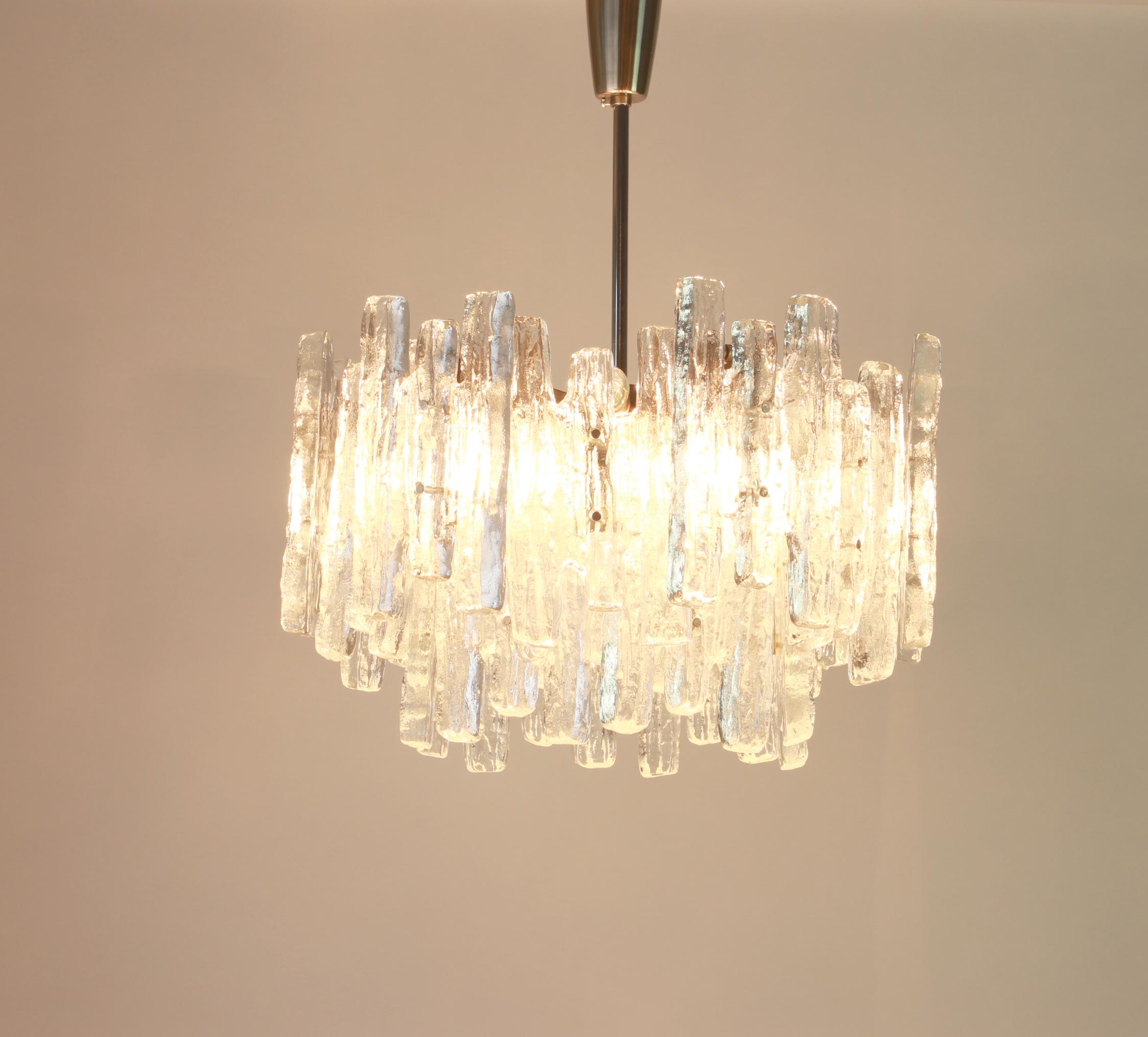 1 of 2 Large Rare Murano Ice Glass Chandelier by Kalmar, Austria, 1960s In Good Condition For Sale In Aachen, NRW