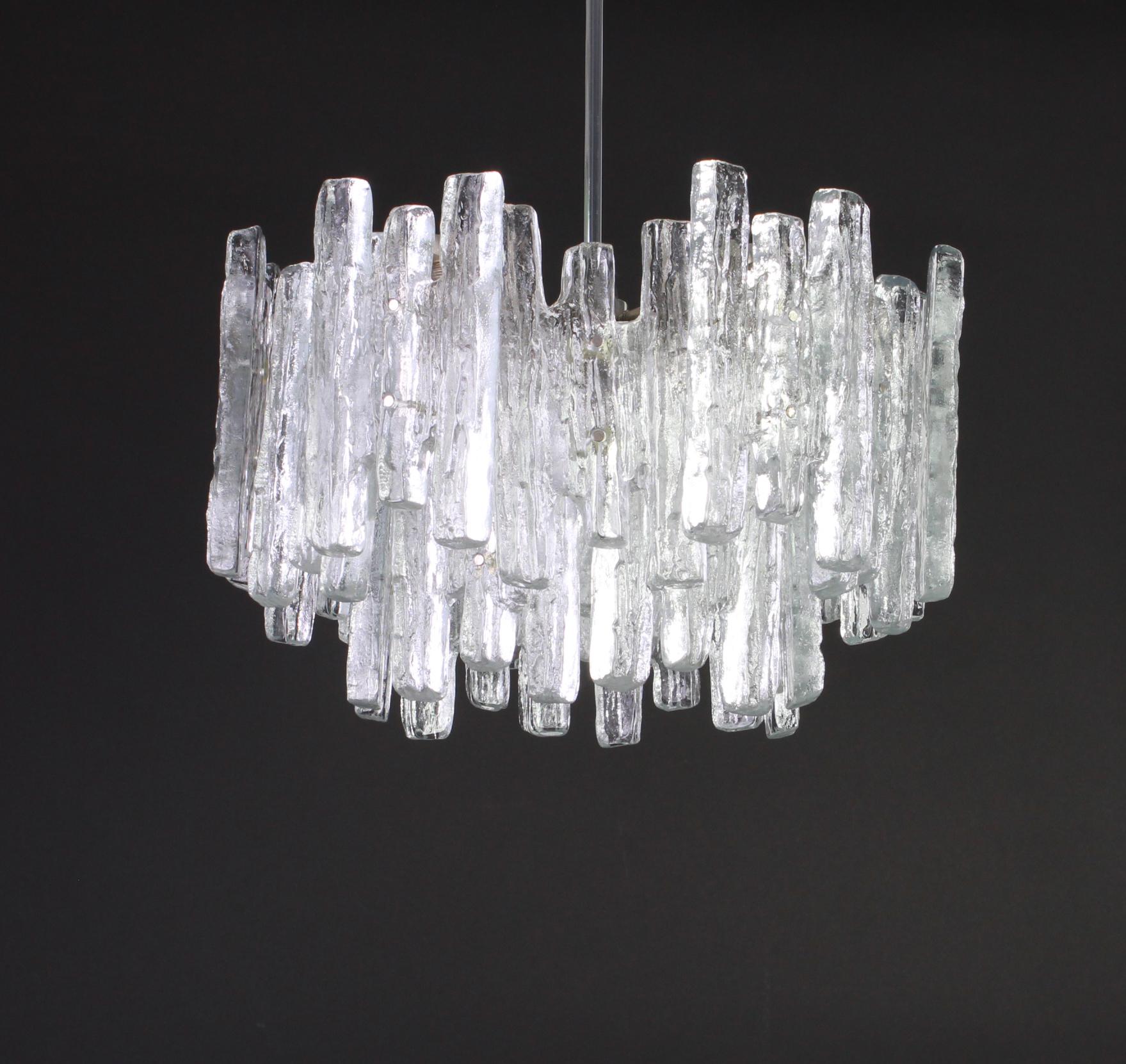 1 of 2 Large Rare Murano Ice Glass Chandelier by Kalmar, Austria, 1960s For Sale 1