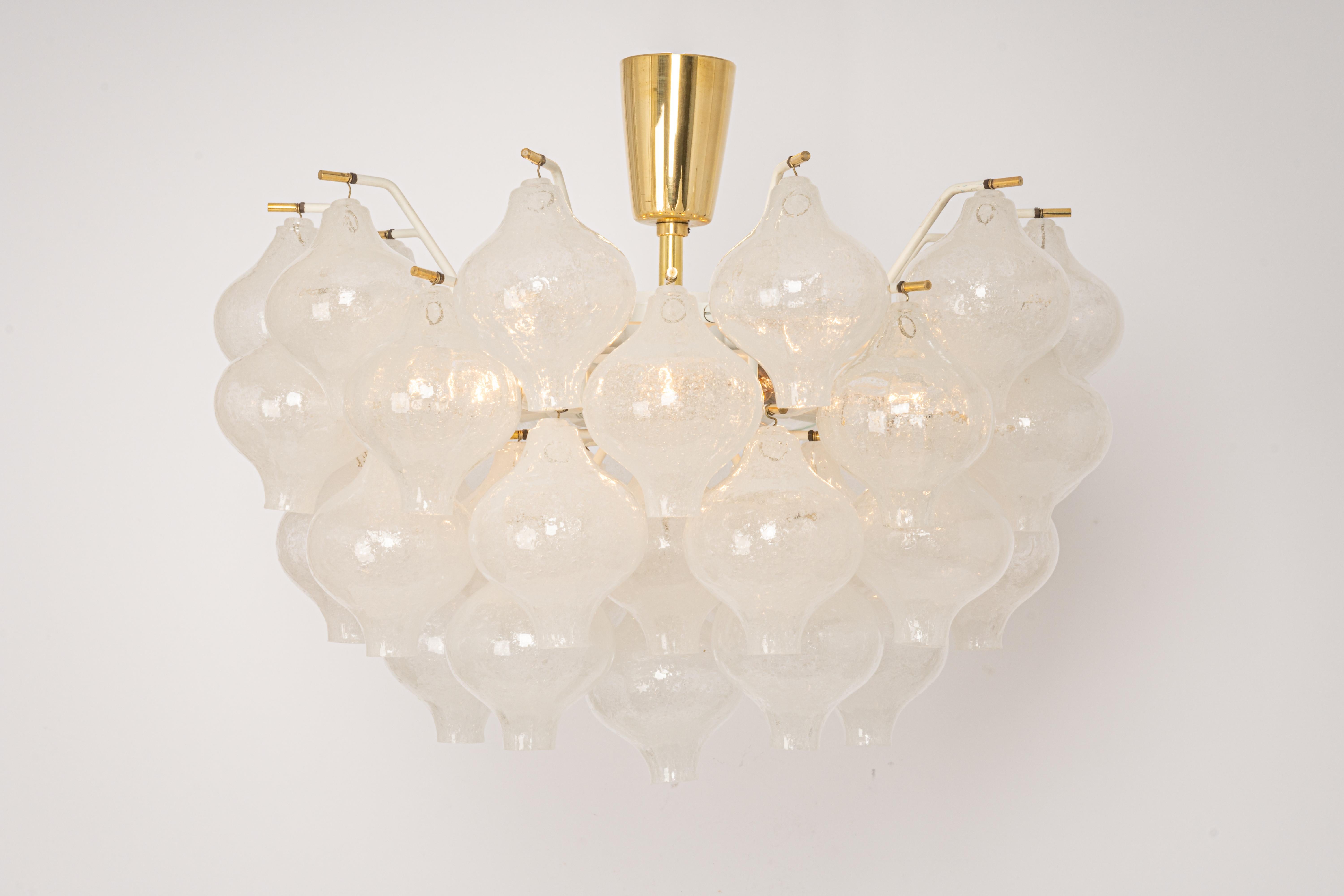 Wonderful onion-shaped -Tulipan glass chandelier or flush mount. A large number of hand-blown glasses are suspended on a white-painted metal frame and brass center rod.
Best of design from the 1960s by Kalmar, Austria. High quality of the